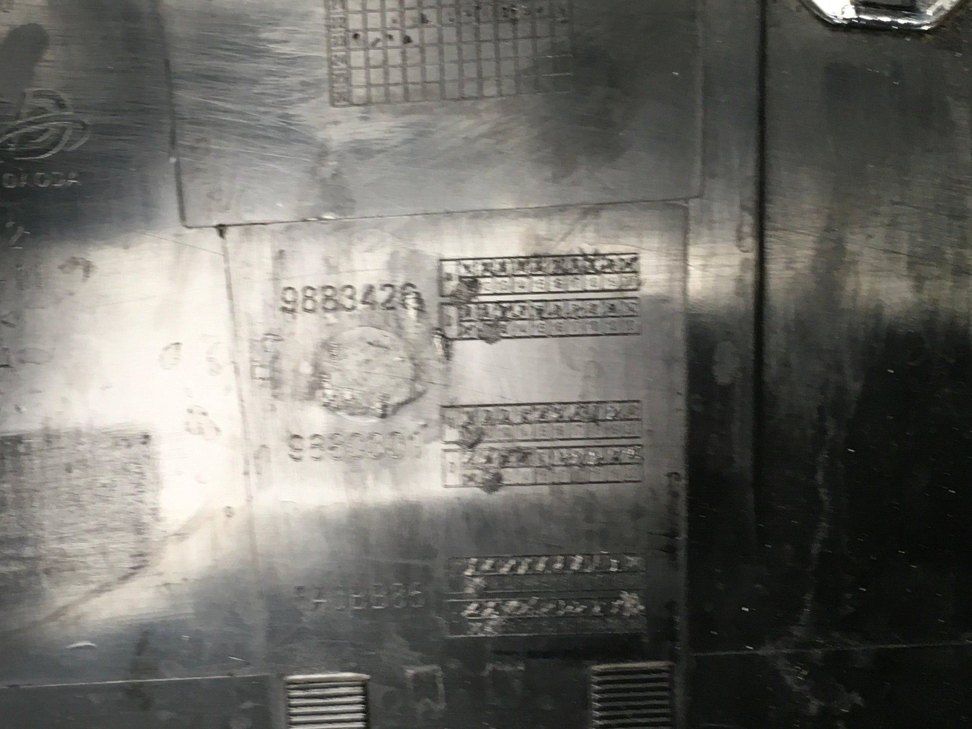 Rejilla radiador BMW X1 U11 - 18517811