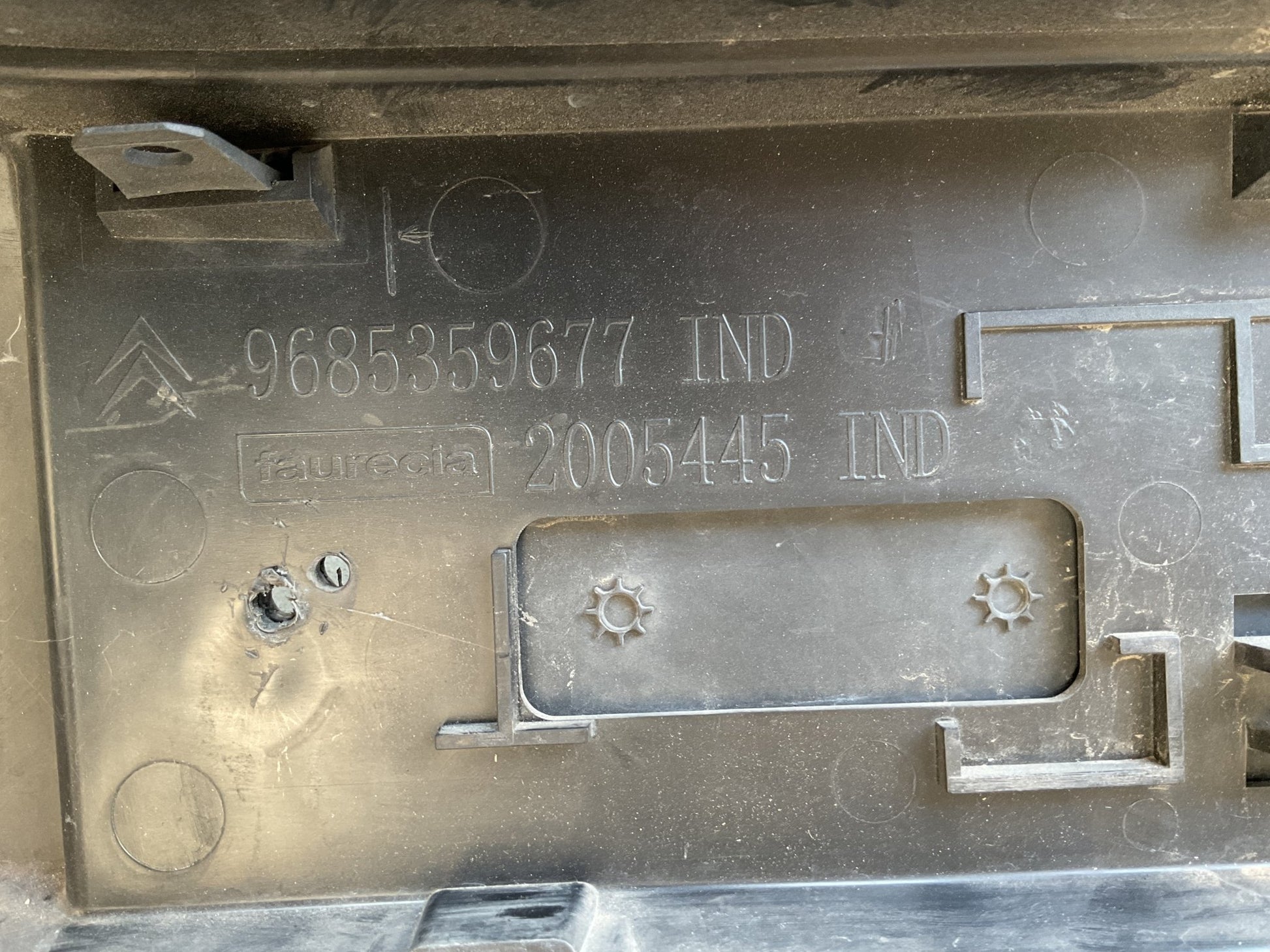 Rejilla radiador Citroën C3 09-17 - 9685359677