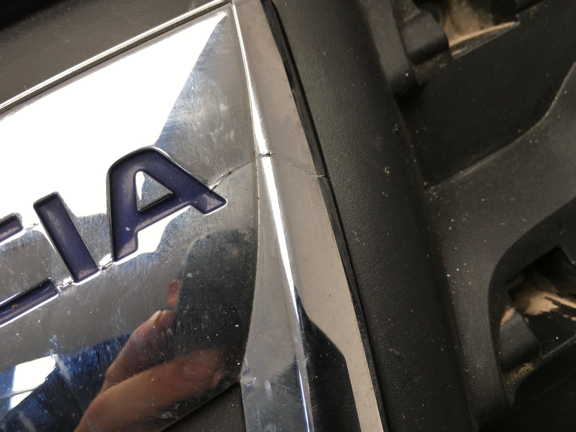 Rejilla radiador Dacia Duster I Renovado - 623100838R