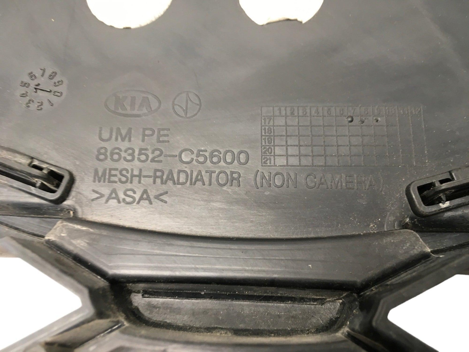 Rejilla radiador Kia Sorento II - 86352C5600