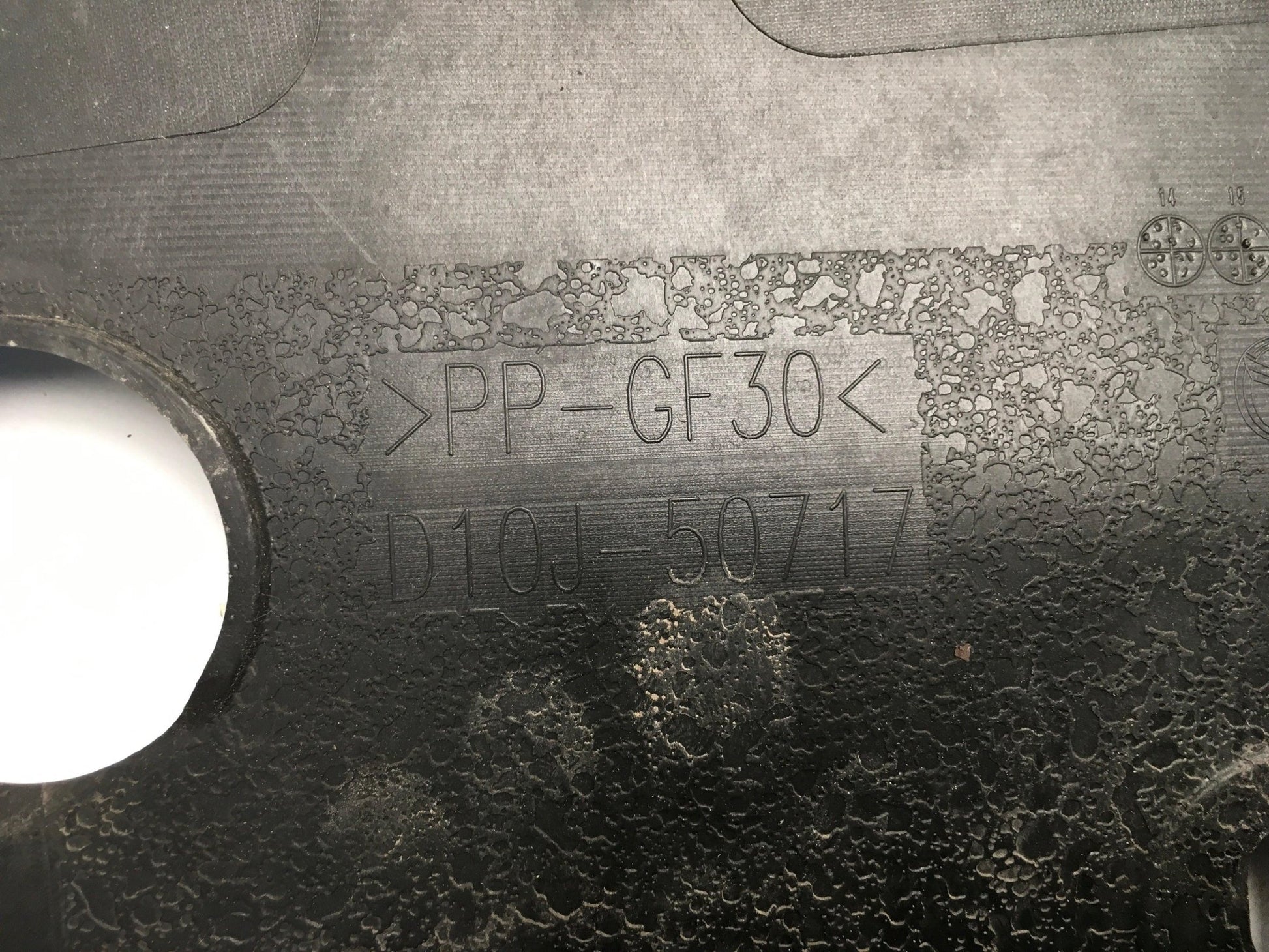 Rejilla radiador Mazda CX - 3 DK - D10J50717