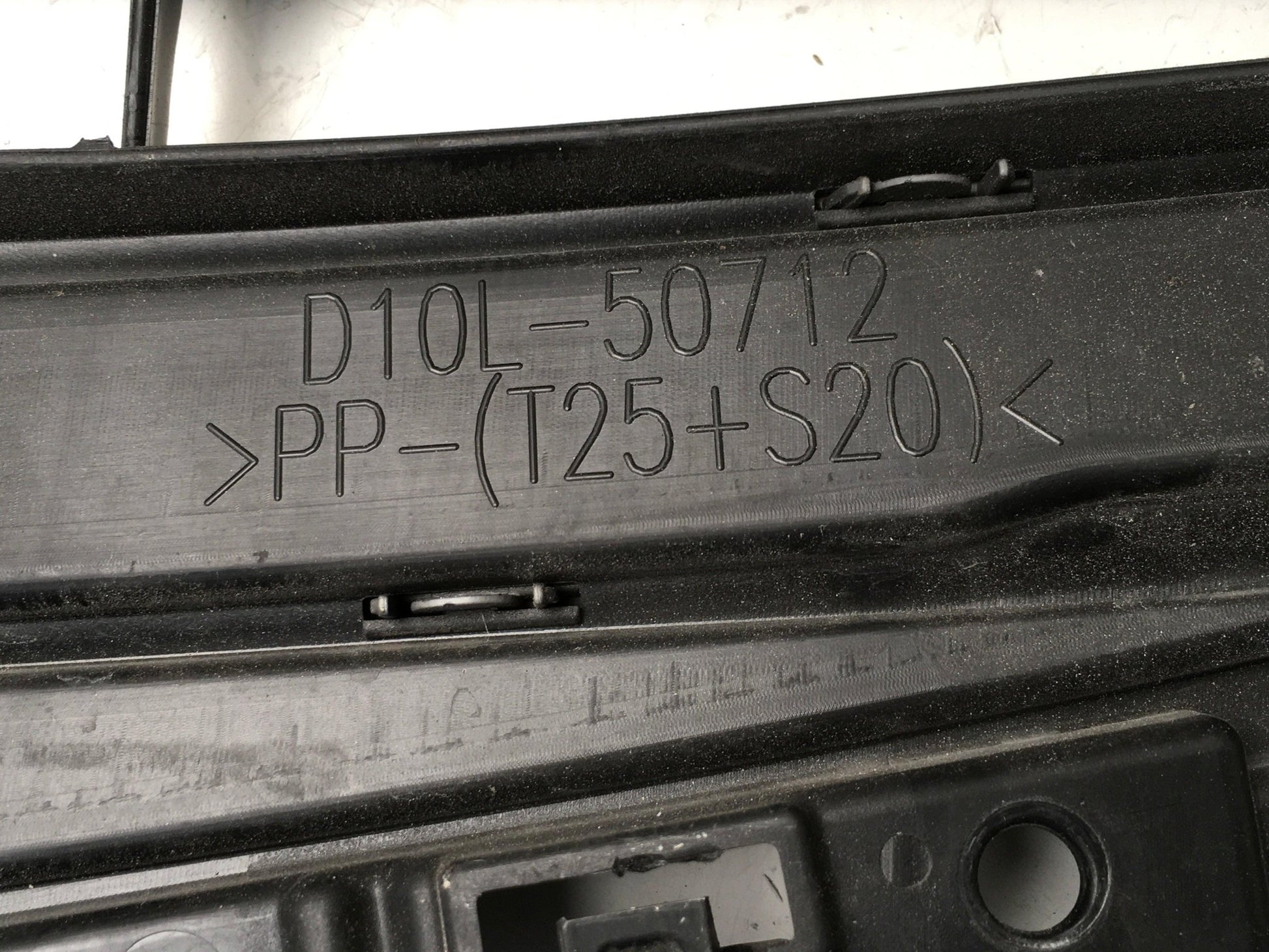 Rejilla Radiador Mazda CX - 3 - D10L50712