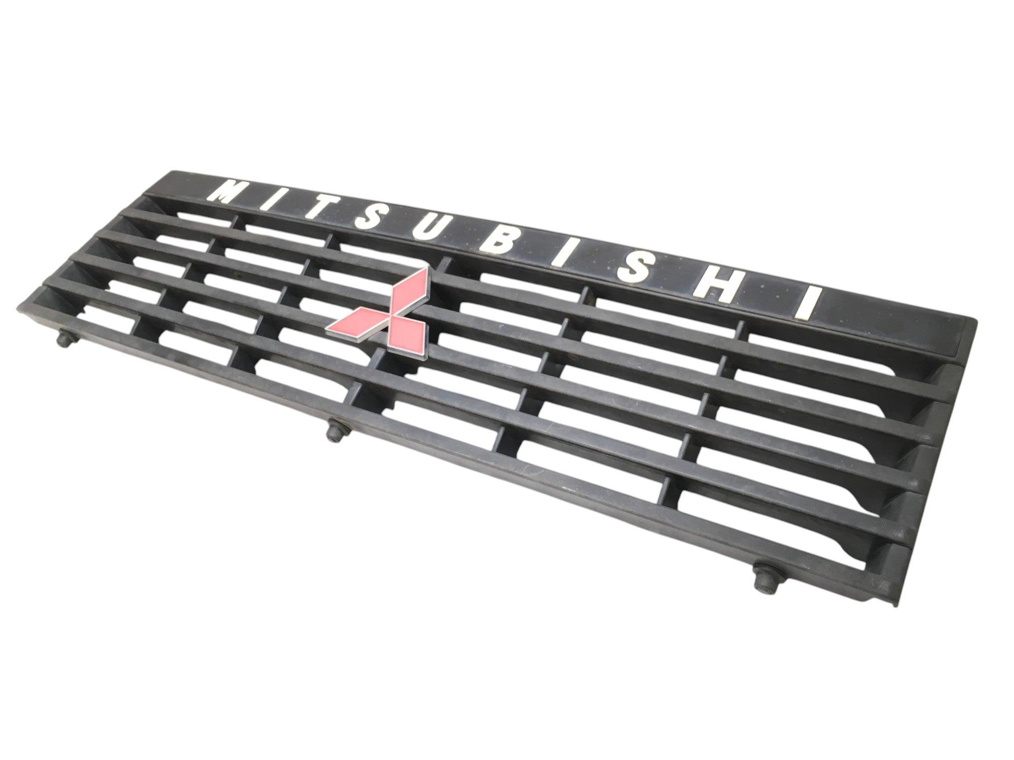 Rejilla Radiador Mitsubishi Montero L040 - MB383527 _