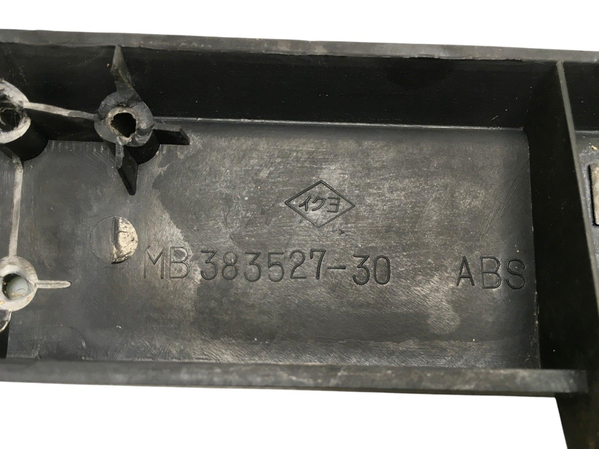 Rejilla Radiador Mitsubishi Montero L040 - MB383527 _