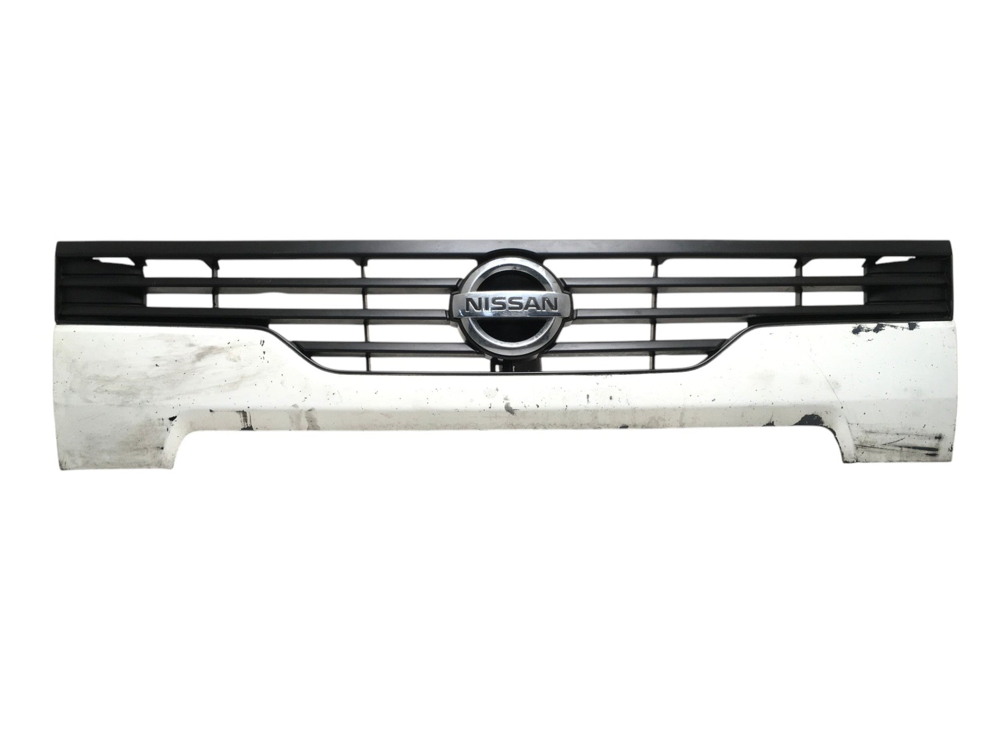 Rejilla Radiador Nissan Cabstar F24 - 62320MB