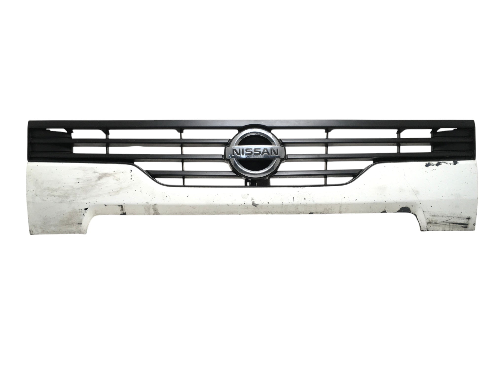 Rejilla Radiador Nissan Cabstar F24 - 62320MB