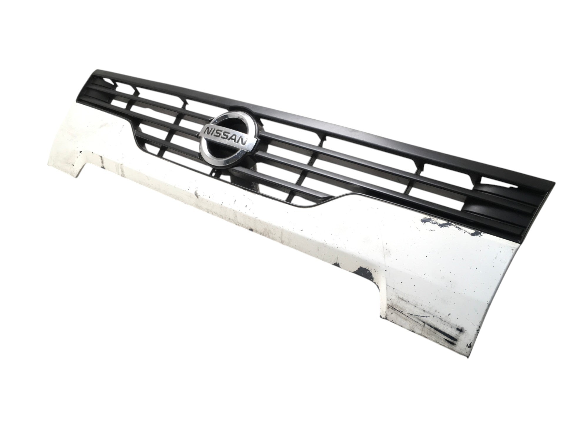 Rejilla Radiador Nissan Cabstar F24 - 62320MB