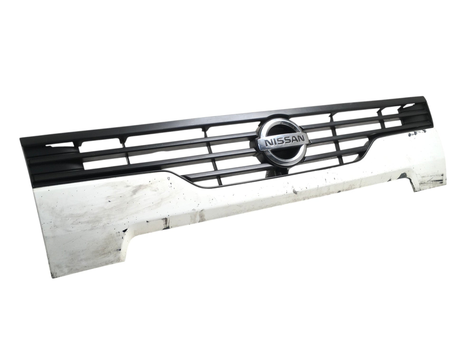 Rejilla Radiador Nissan Cabstar F24 - 62320MB