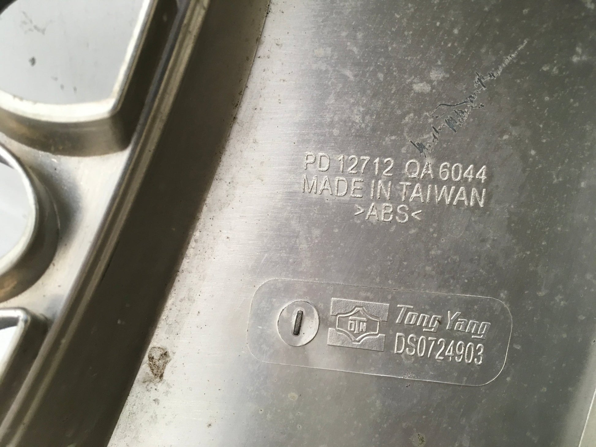 Rejilla Radiador Nissan Navara D22 - 62310VK100