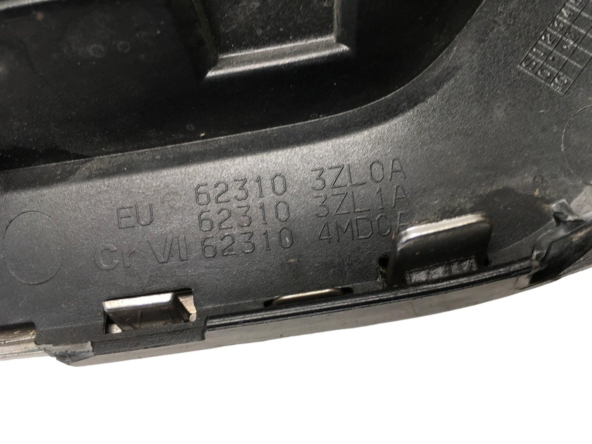 Rejilla Radiador Nissan Pulsar C13 - 623103ZL0A