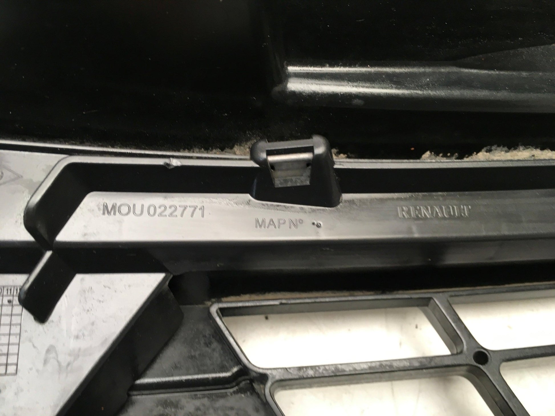 Rejilla radiador Renault Trafic III Fase 2 - 101999648R