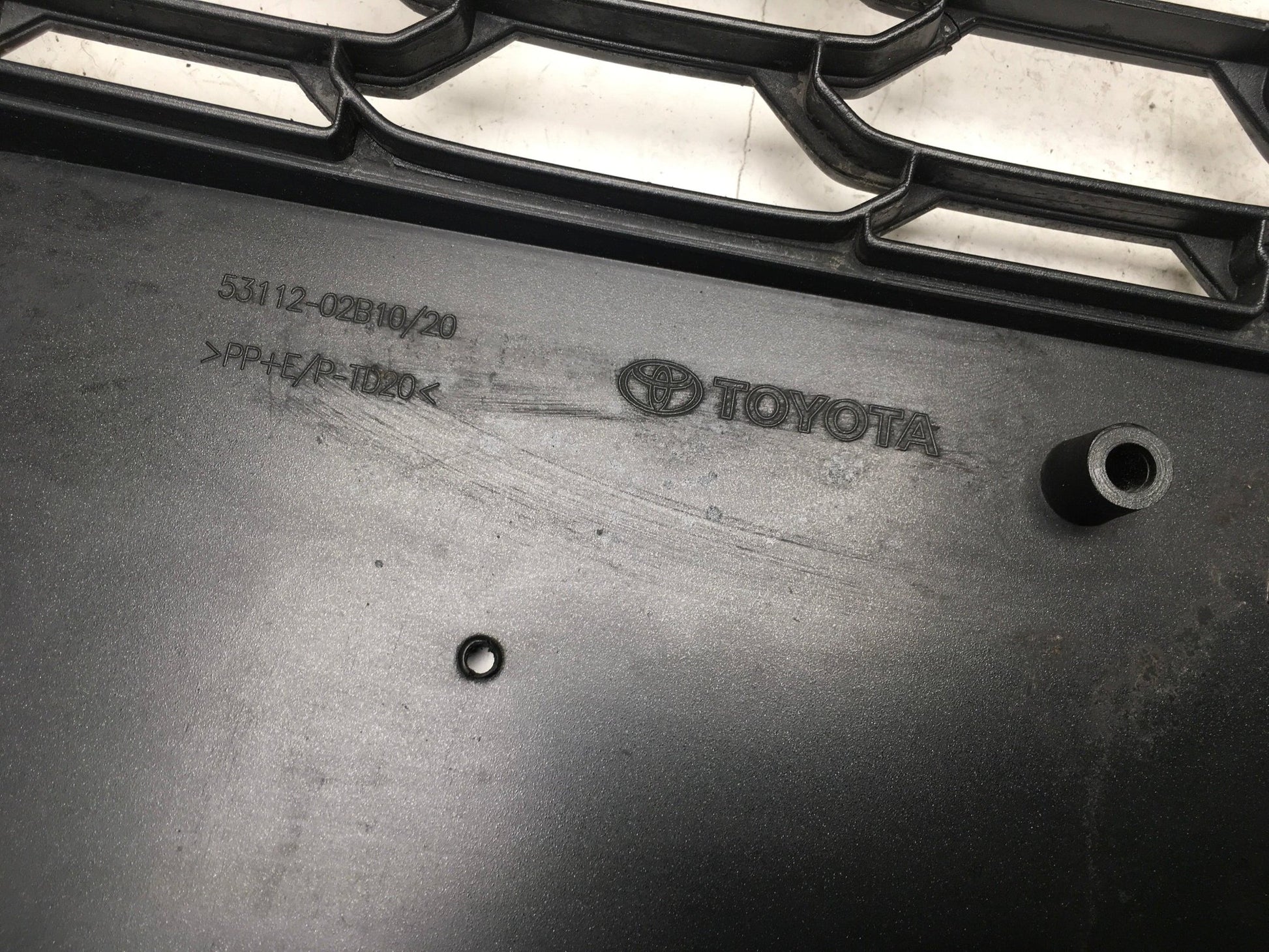 Rejilla Radiador Toyota Corolla E21 - 5311202B10