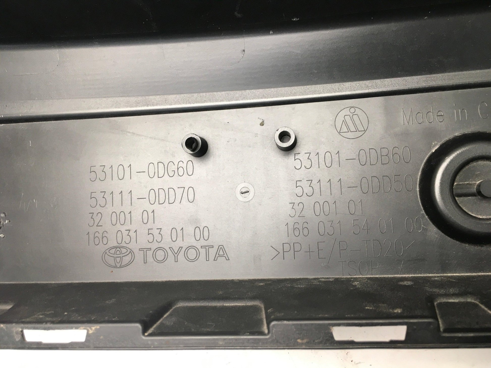 Rejilla radiador Toyota Yaris 21 - 531010DG60