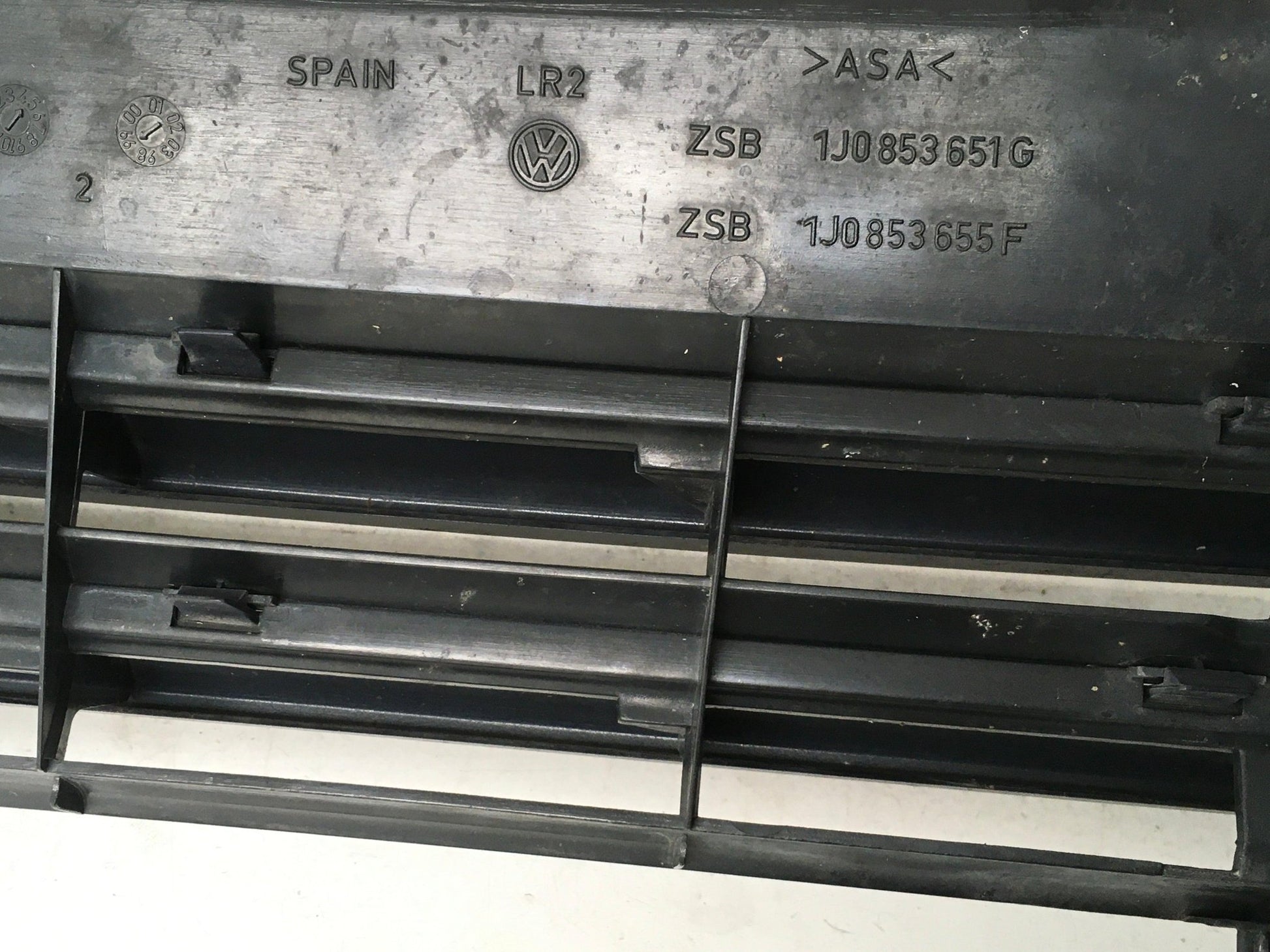 Rejilla Radiador VW Golf IV - 1J0853651G