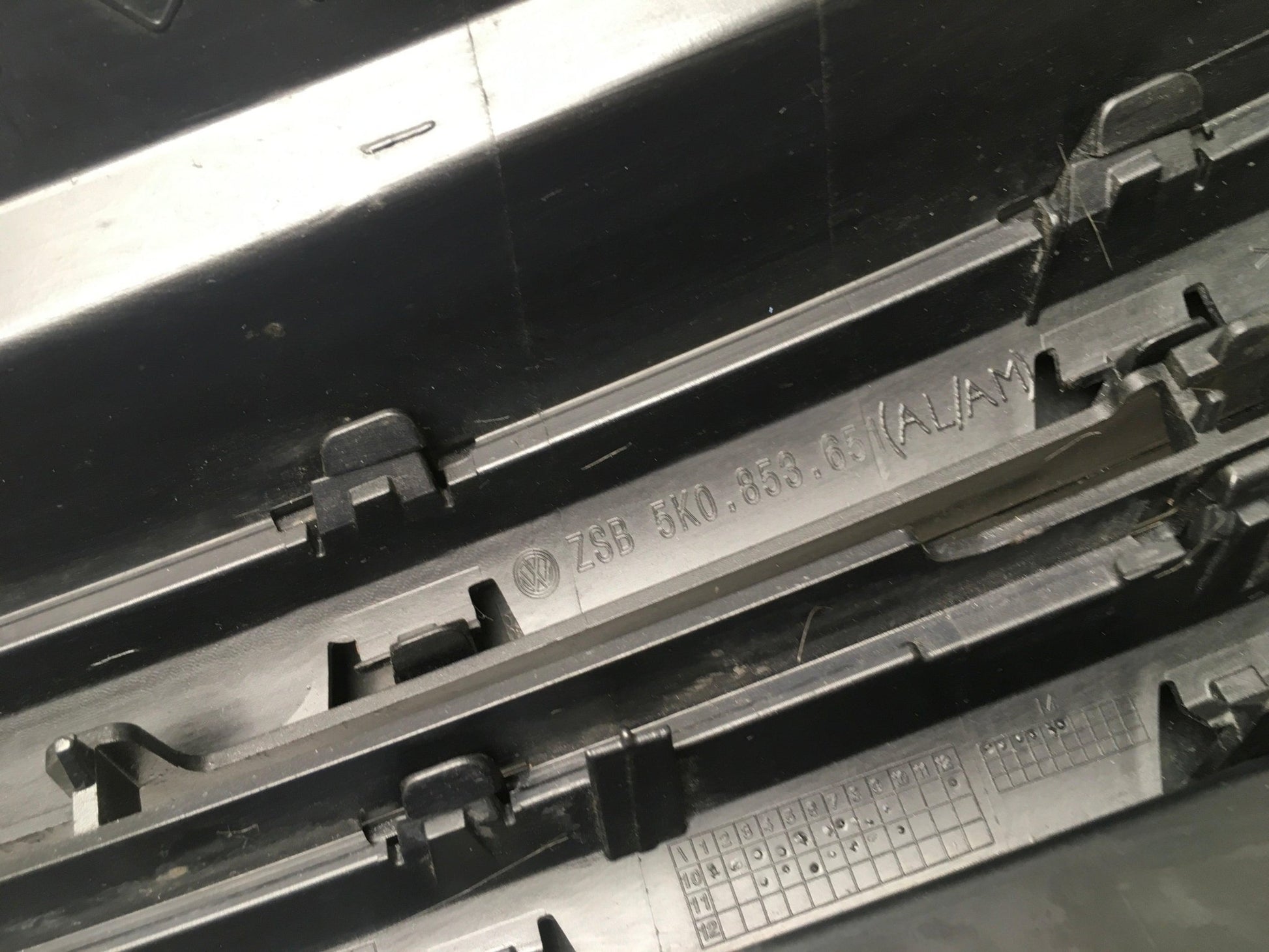 Rejilla Radiador VW Golf VI - 5K0853651