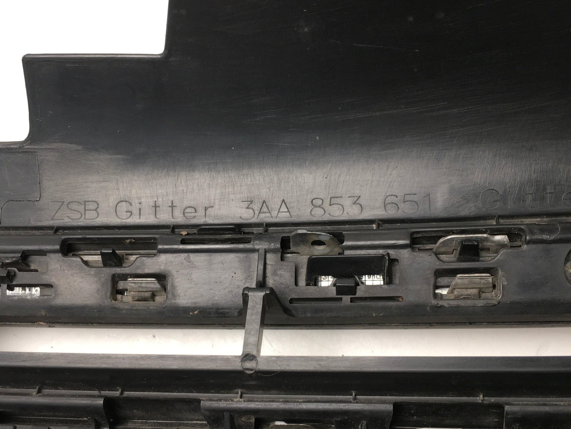 Rejilla radiador VW Passat B7 - 3AA853651