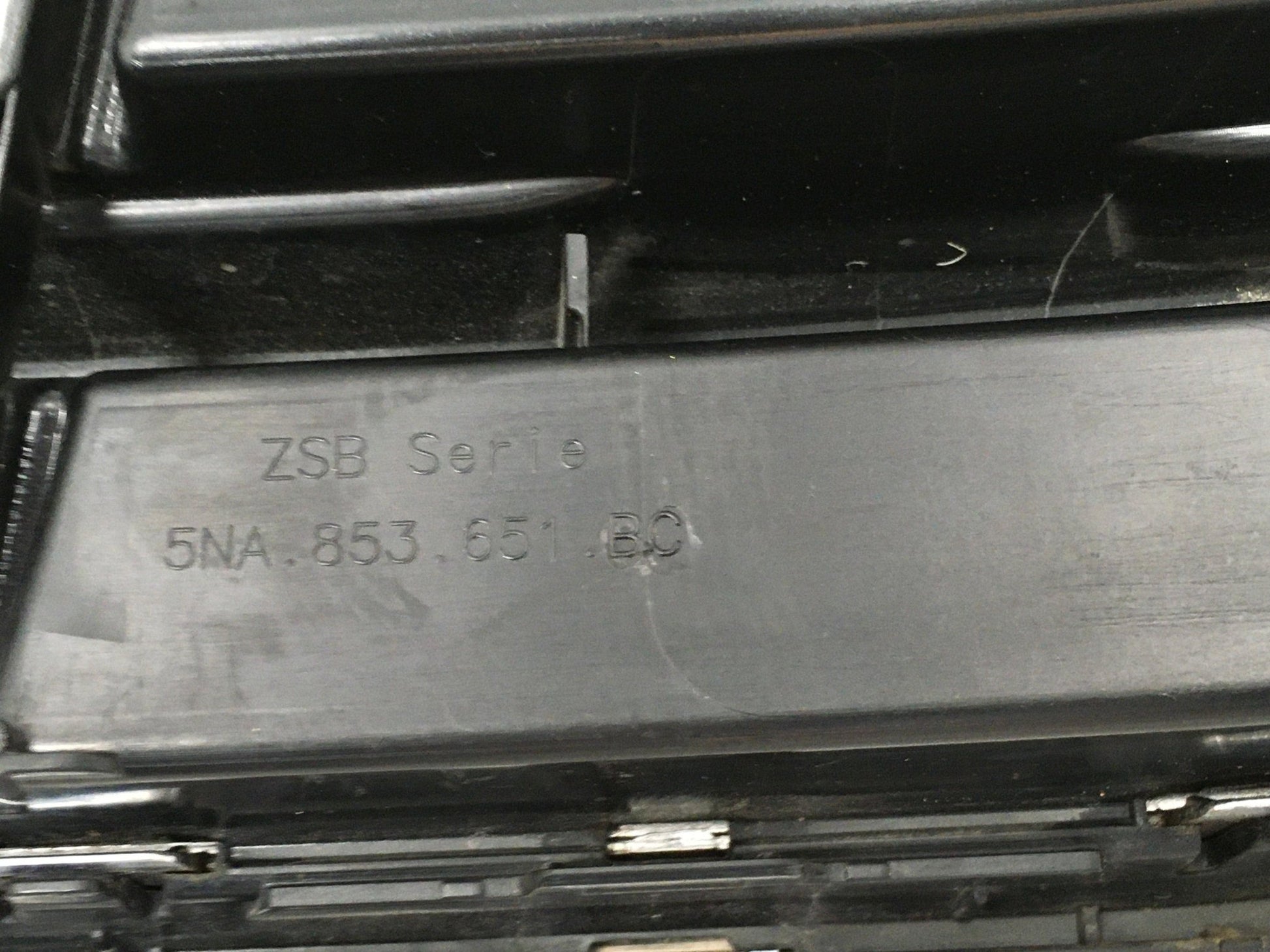 Rejilla radiador VW Tiguan II Fase 2 - 5NA853651BC