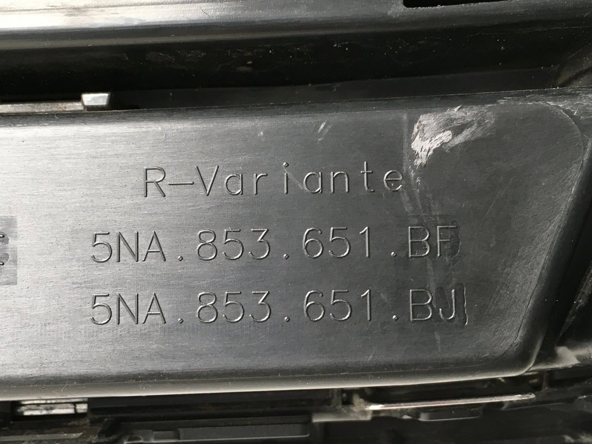 Rejilla radiador VW Tiguan II Fase 2 - 5NA853653N