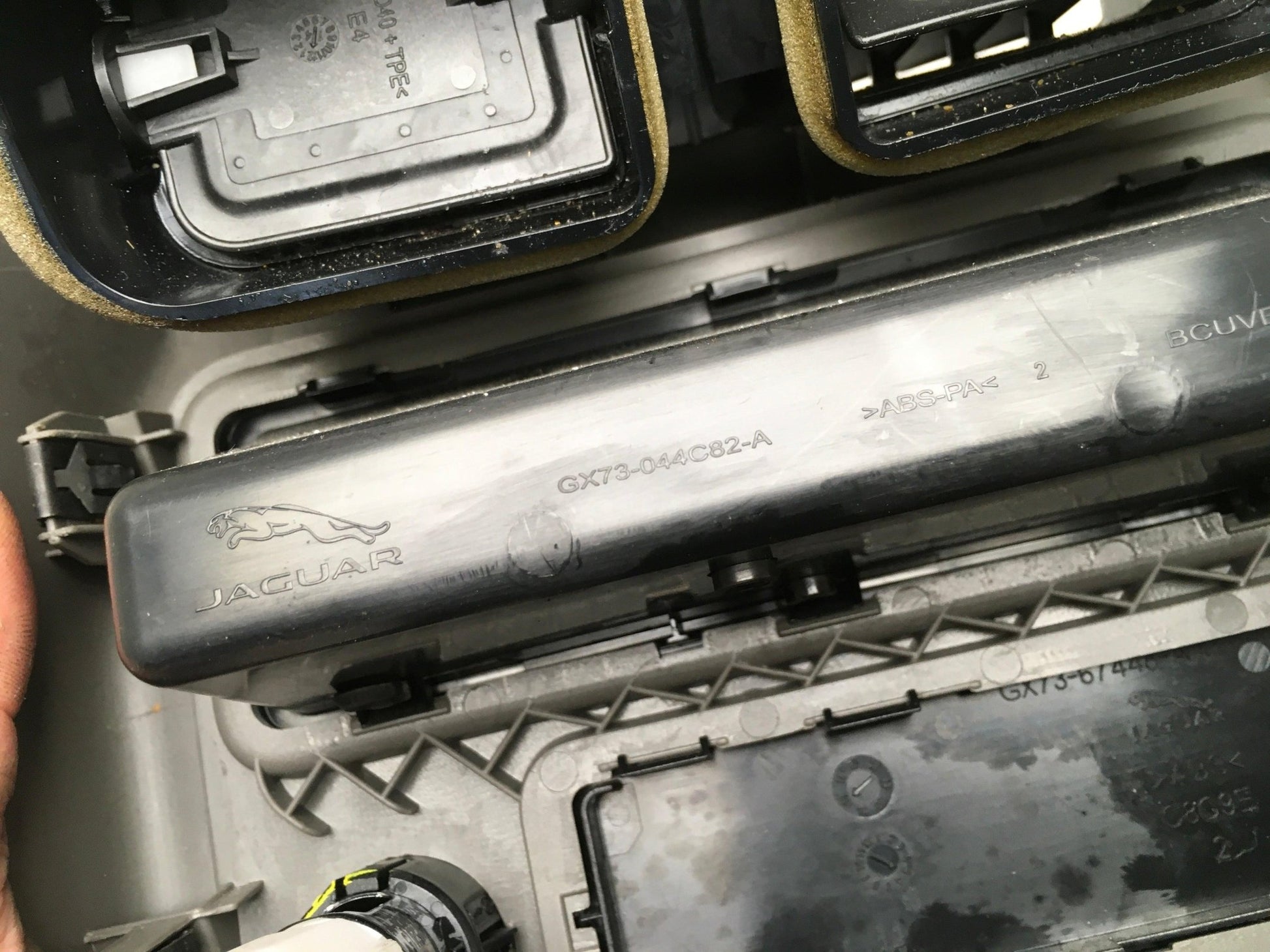 Rejillas aireadoras centrales Jaguar XE / XF II - GX73044C82A