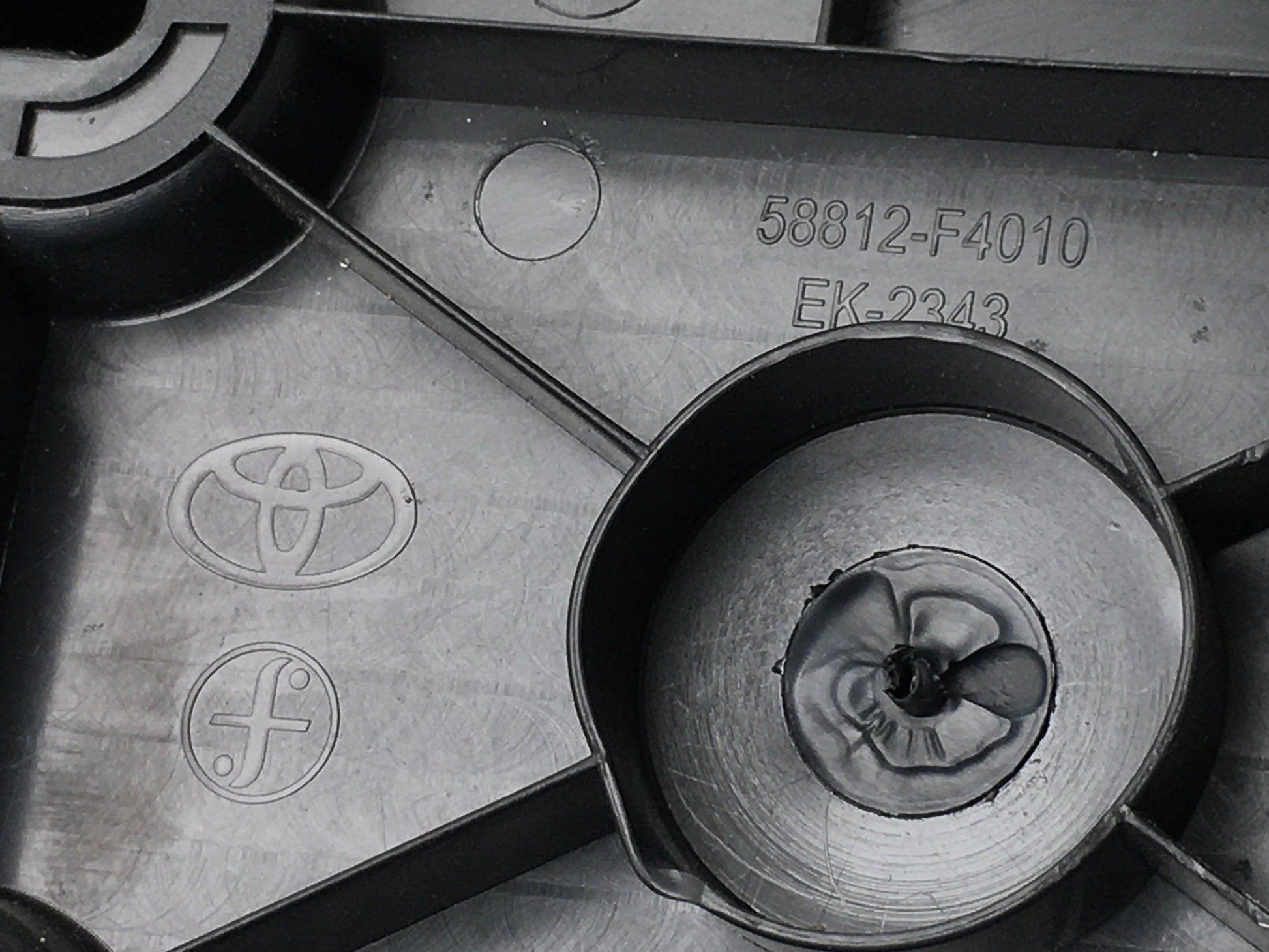 Reposabrazos Toyota C - HR - 58812F4010