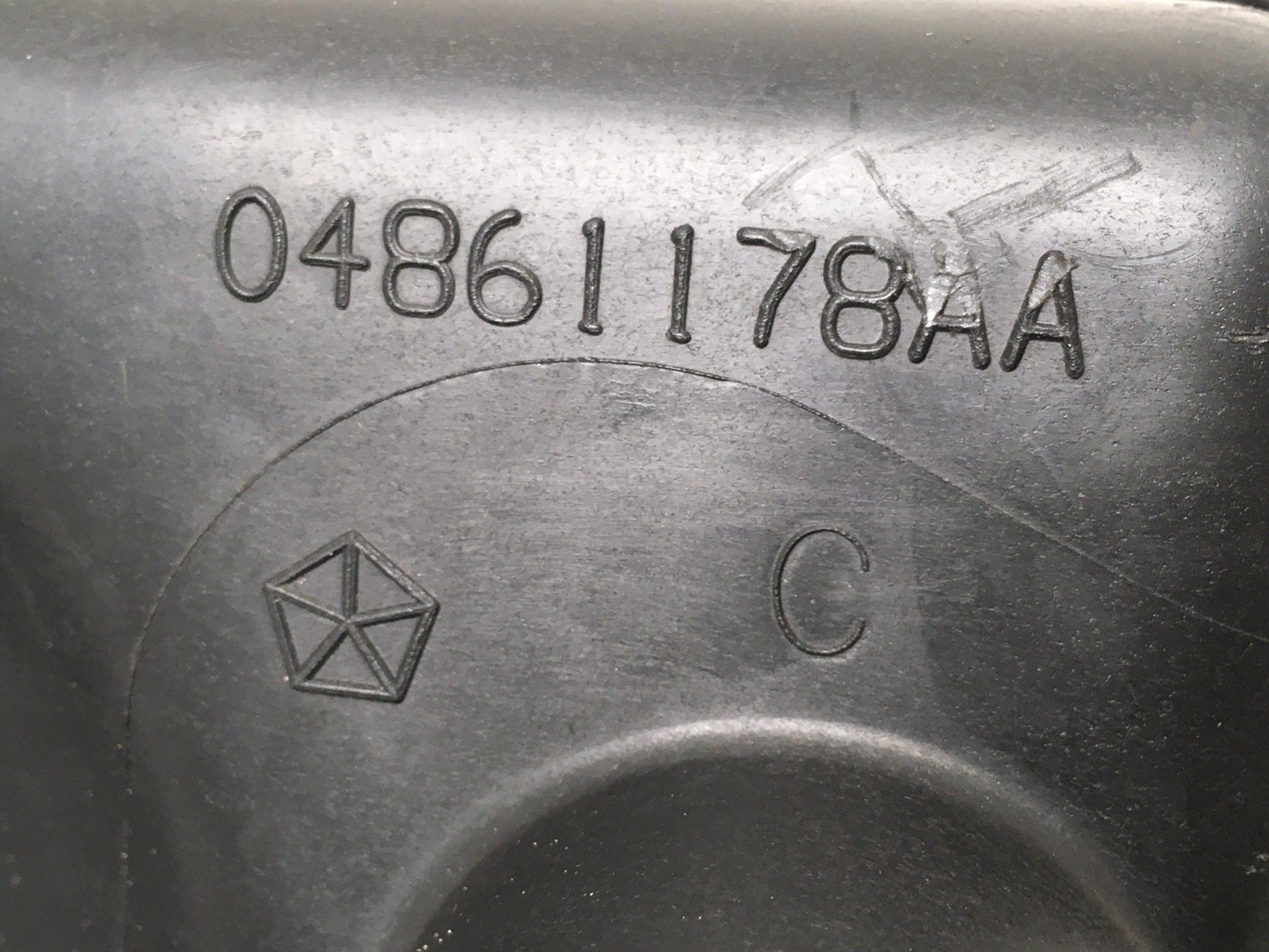 Resonador Chrysler Voyager III - 04861178AA