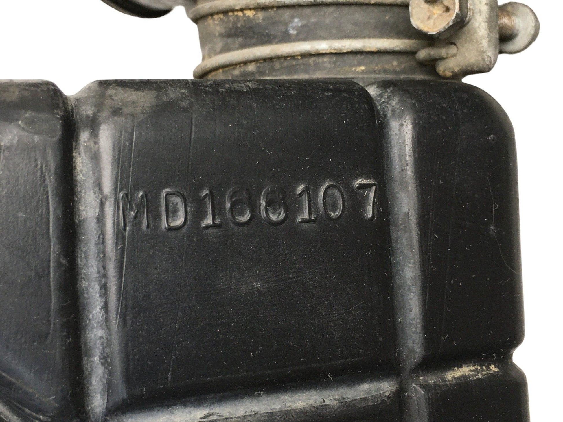 Resonador Mitsubishi Pajero II - MD166107