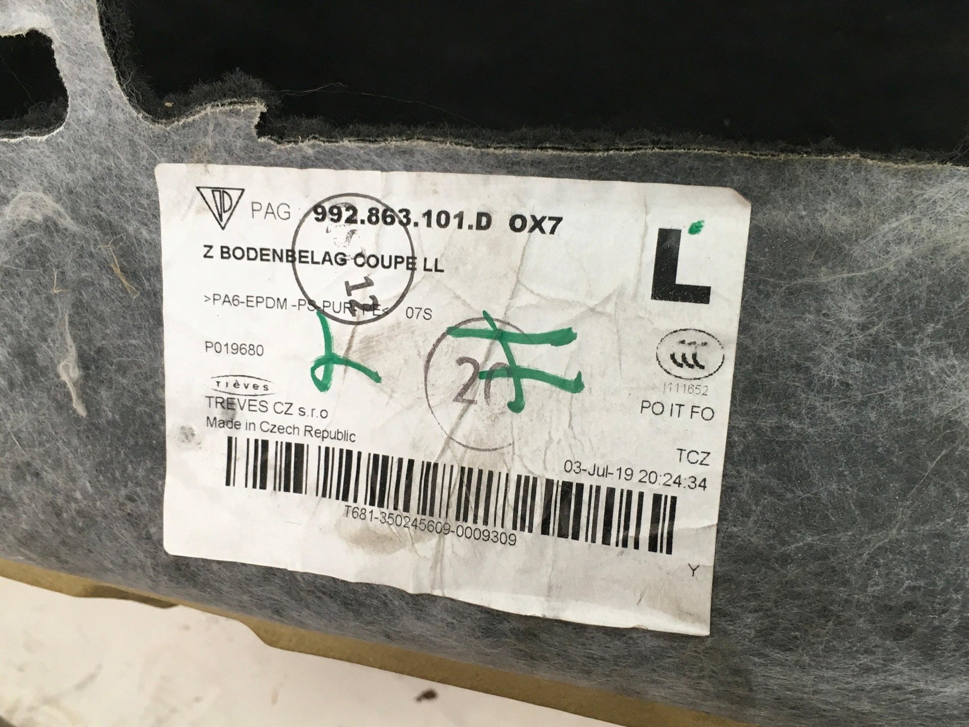 Revestimiento suelo delantero Porsche 911 992 - 992863101D