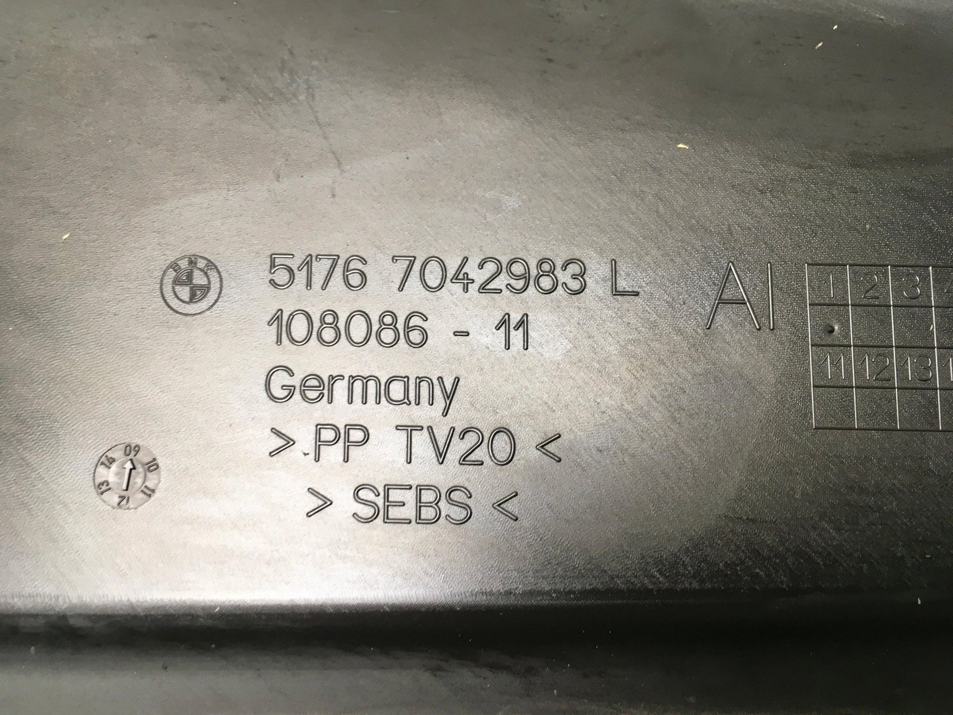 Sello izq Capo BMW F07 GT - 51767042983