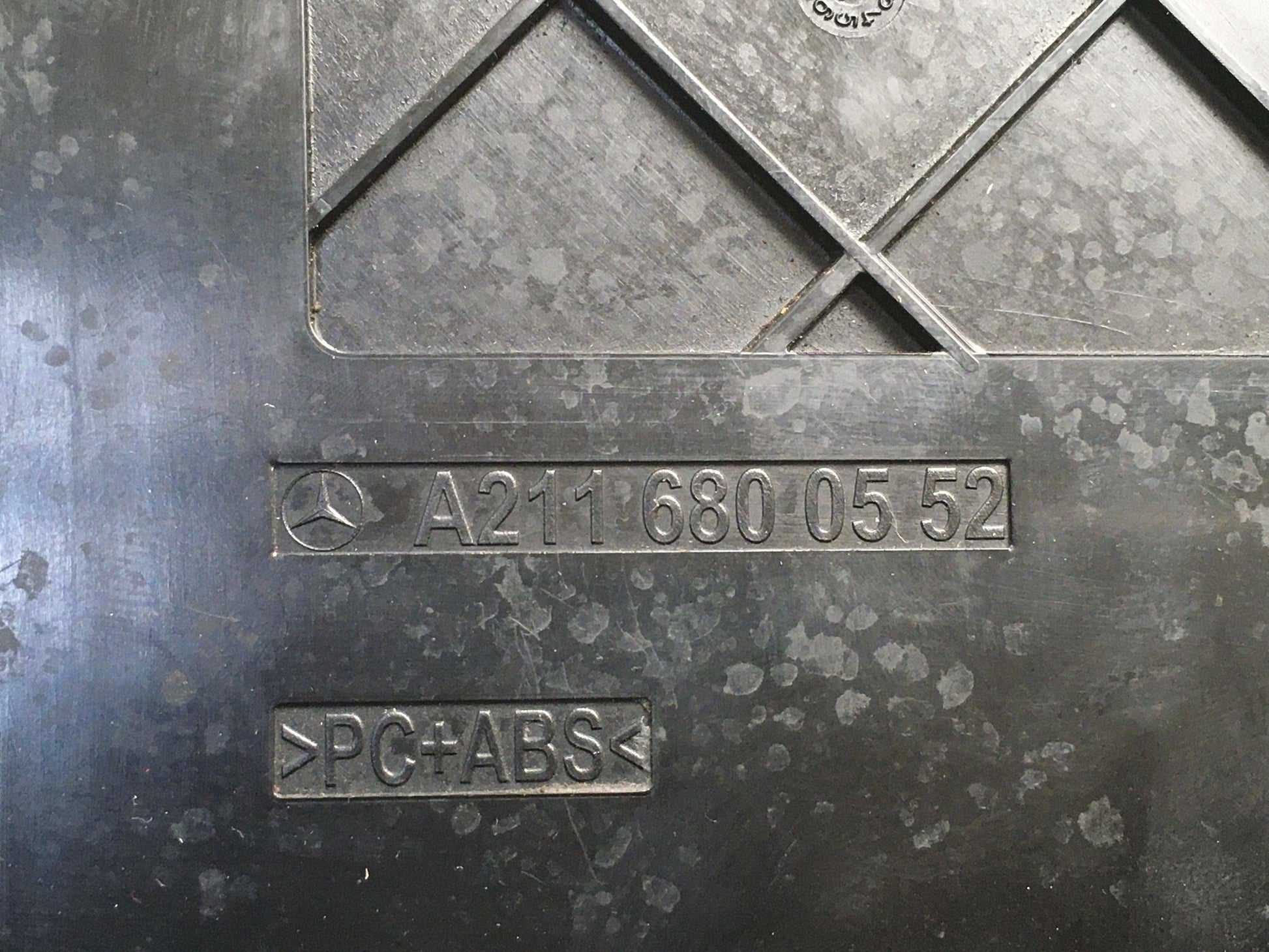 Señal Peligro Mercedes S211 - A2116800552 _