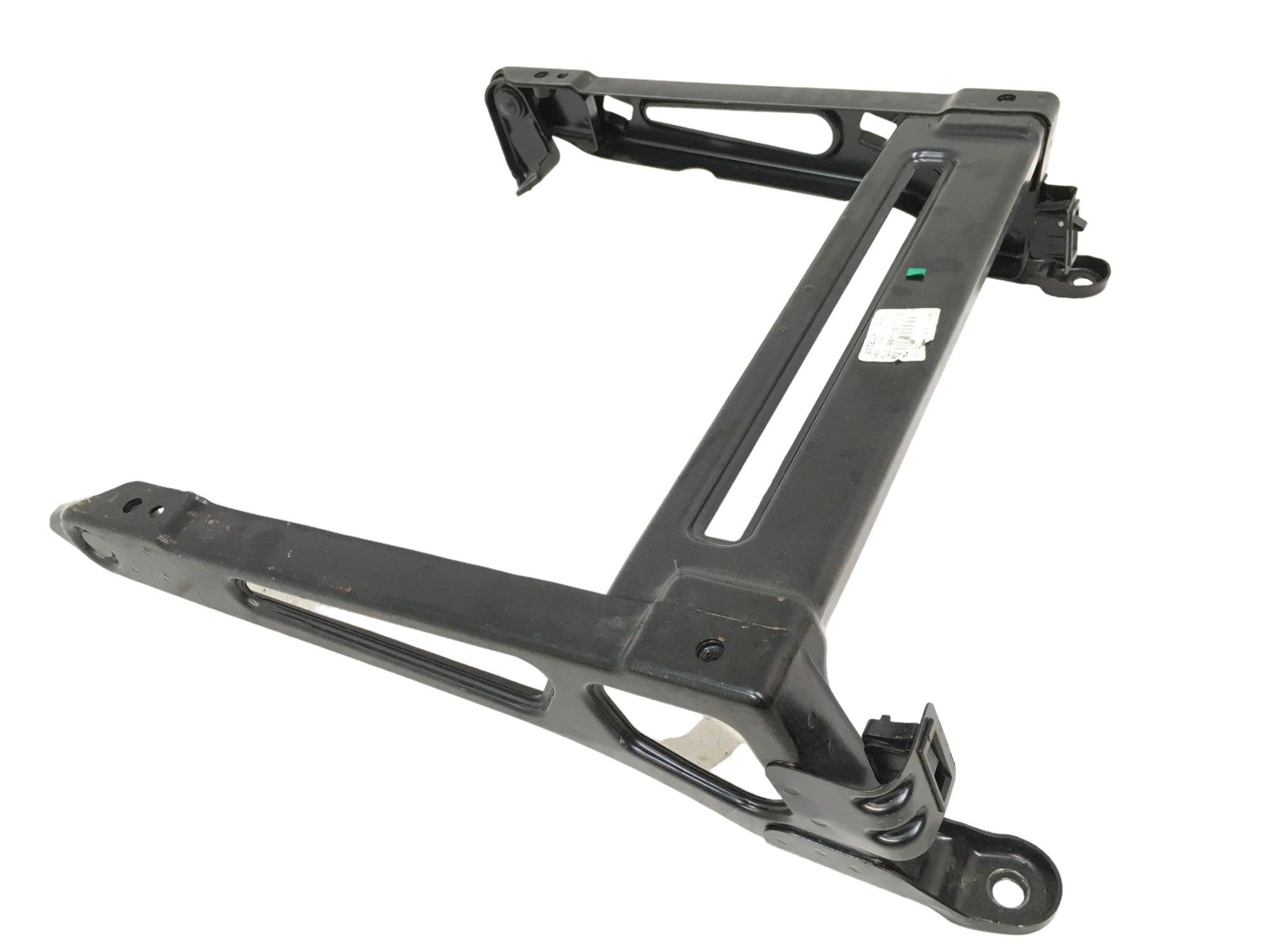 Soporte Asiento del izq VW 7L0881677B - 7L0881677B