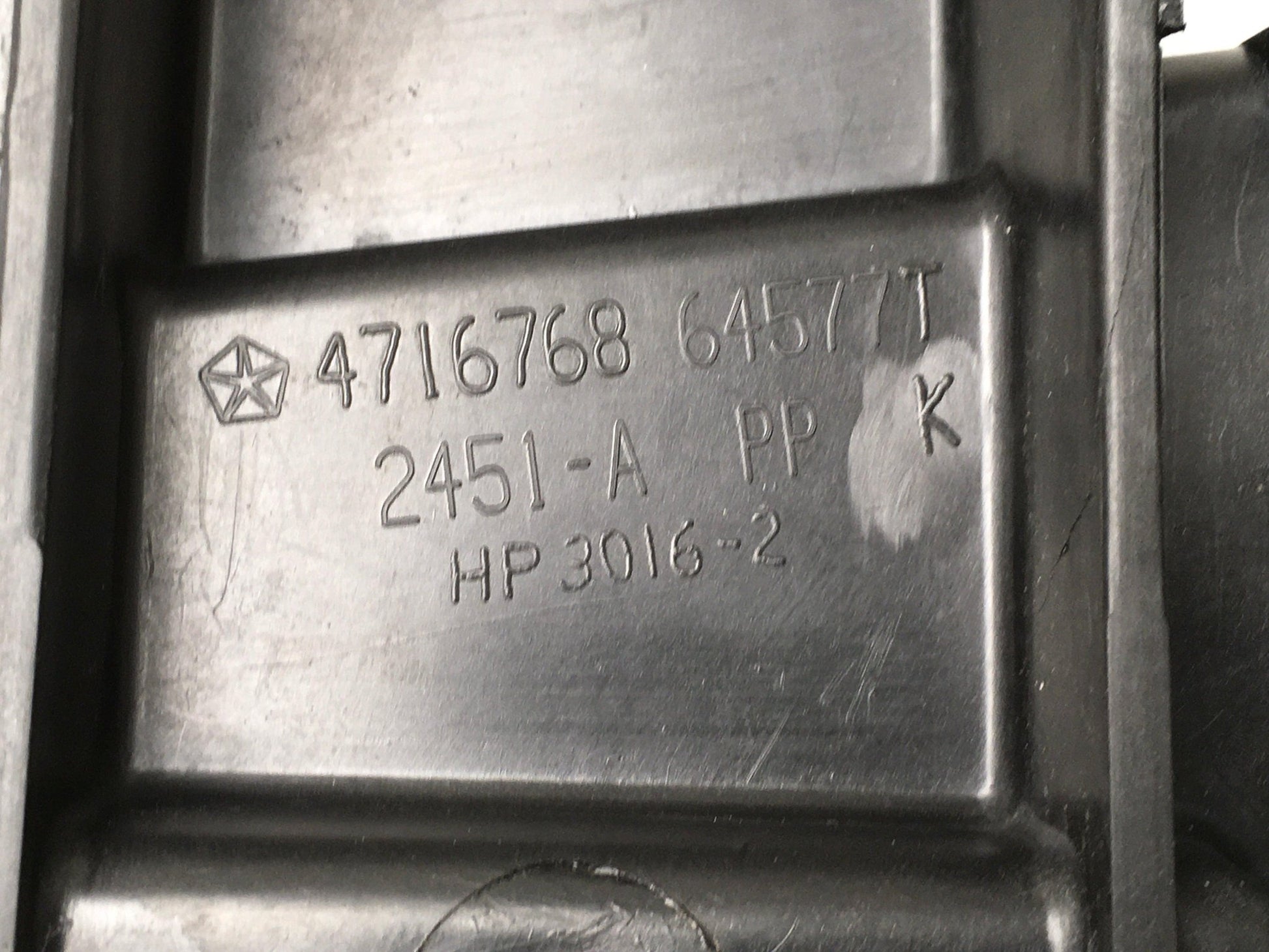 Soporte bateria Chrysler Voyager III - 4716768