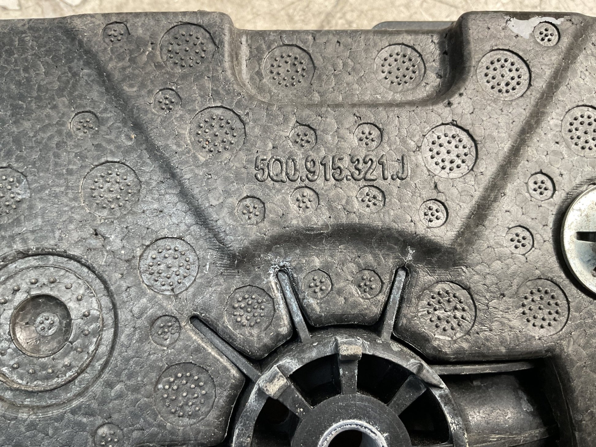 Soporte Bateria VW 2012 2021 - 5Q0915321J