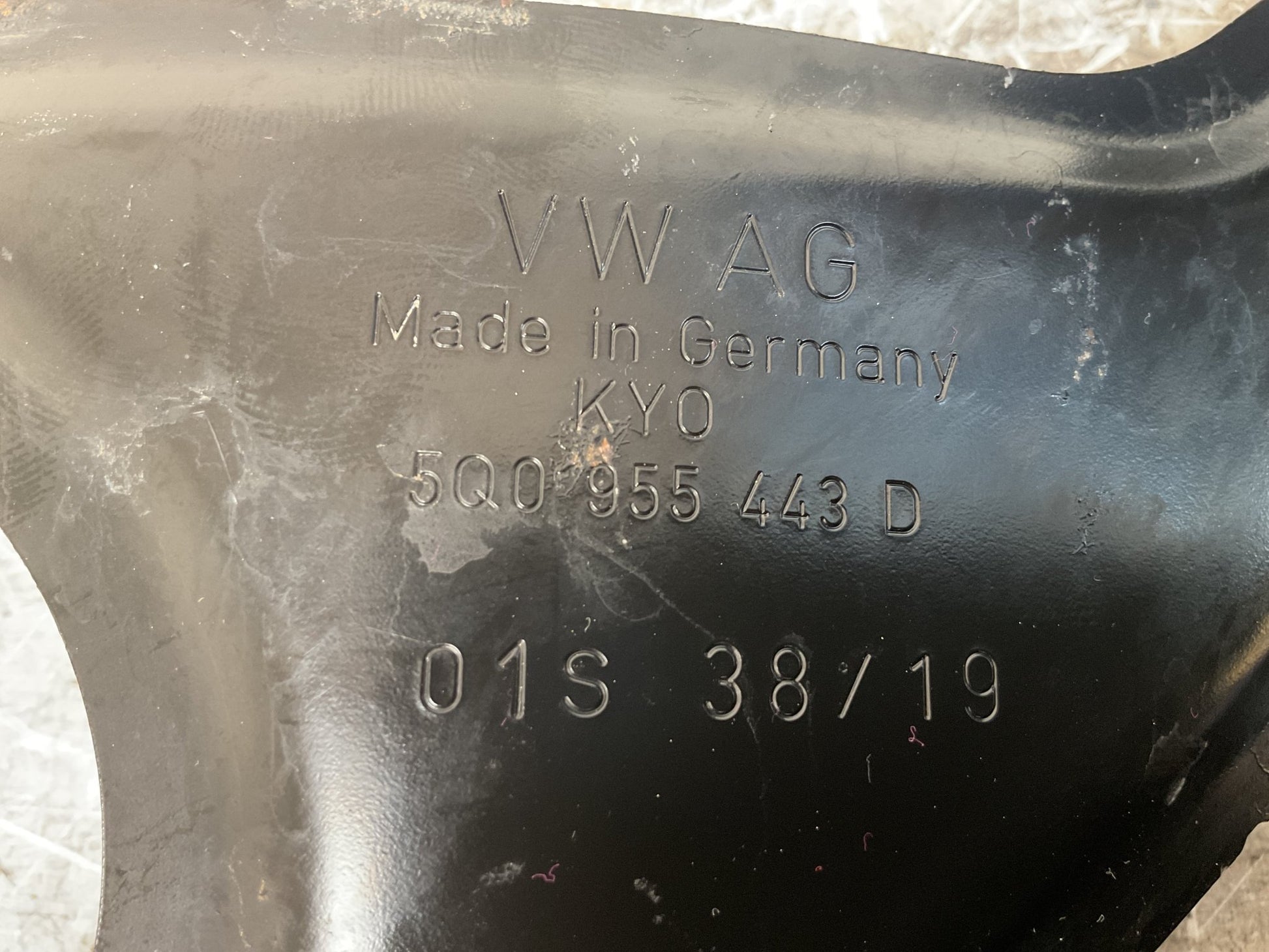 Soporte Depositlo Limpia VW 5Q0955443D - 5Q0955443D