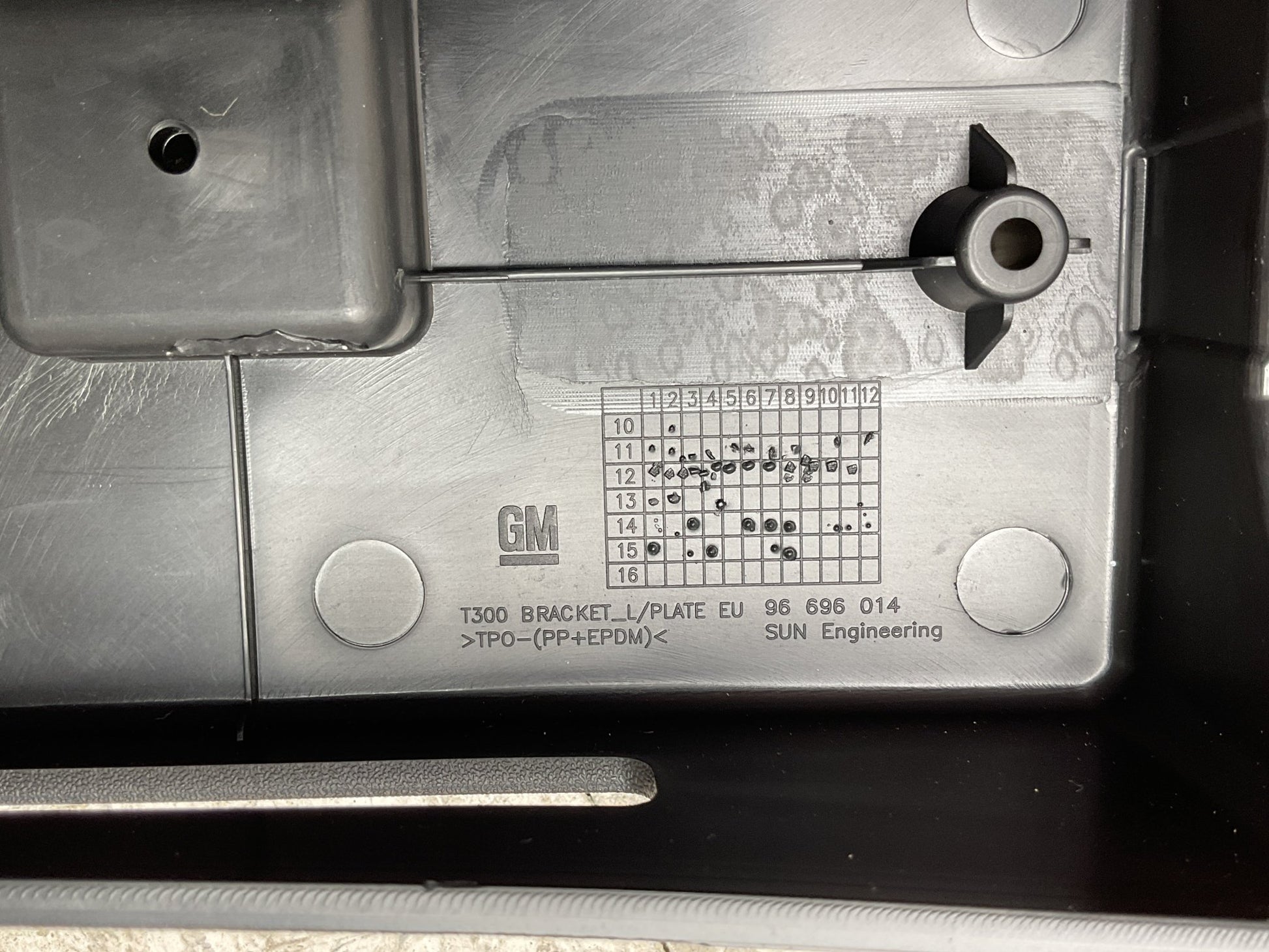 Soporte Matricula Chevrolet Aveo 11-20 - 96696014