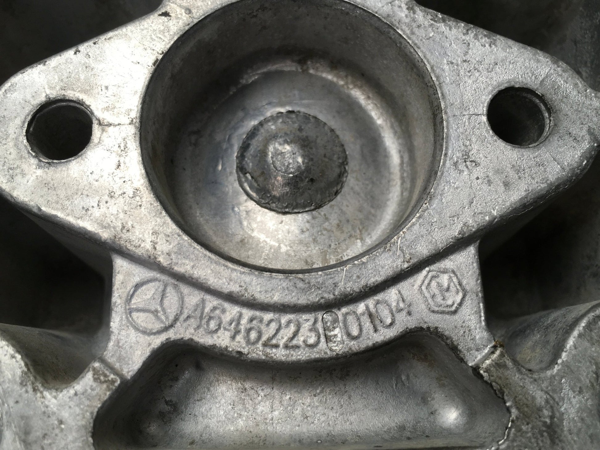 Soporte Motor izq Mercedes W639 - A6462230104