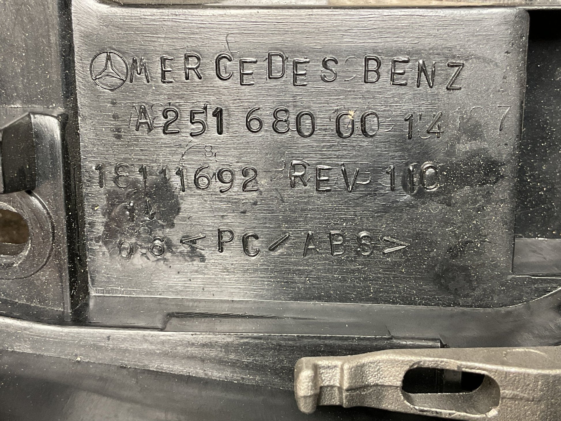 Soporte Pantalla Mercedes Clase R 2004 - 2013 - A2516800014