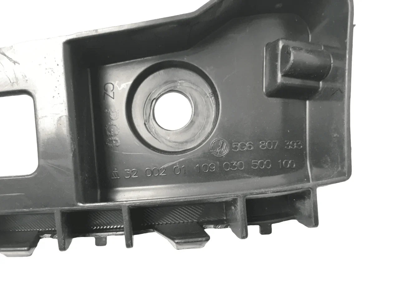 Soporte parachoques tra izq VW Golf VII