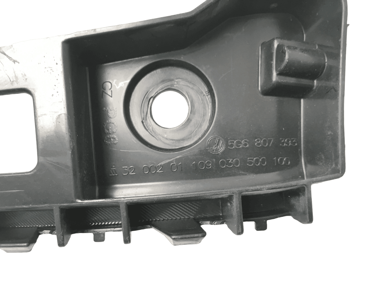 Soporte parachoques tra izq VW Golf VII - 5G6807393