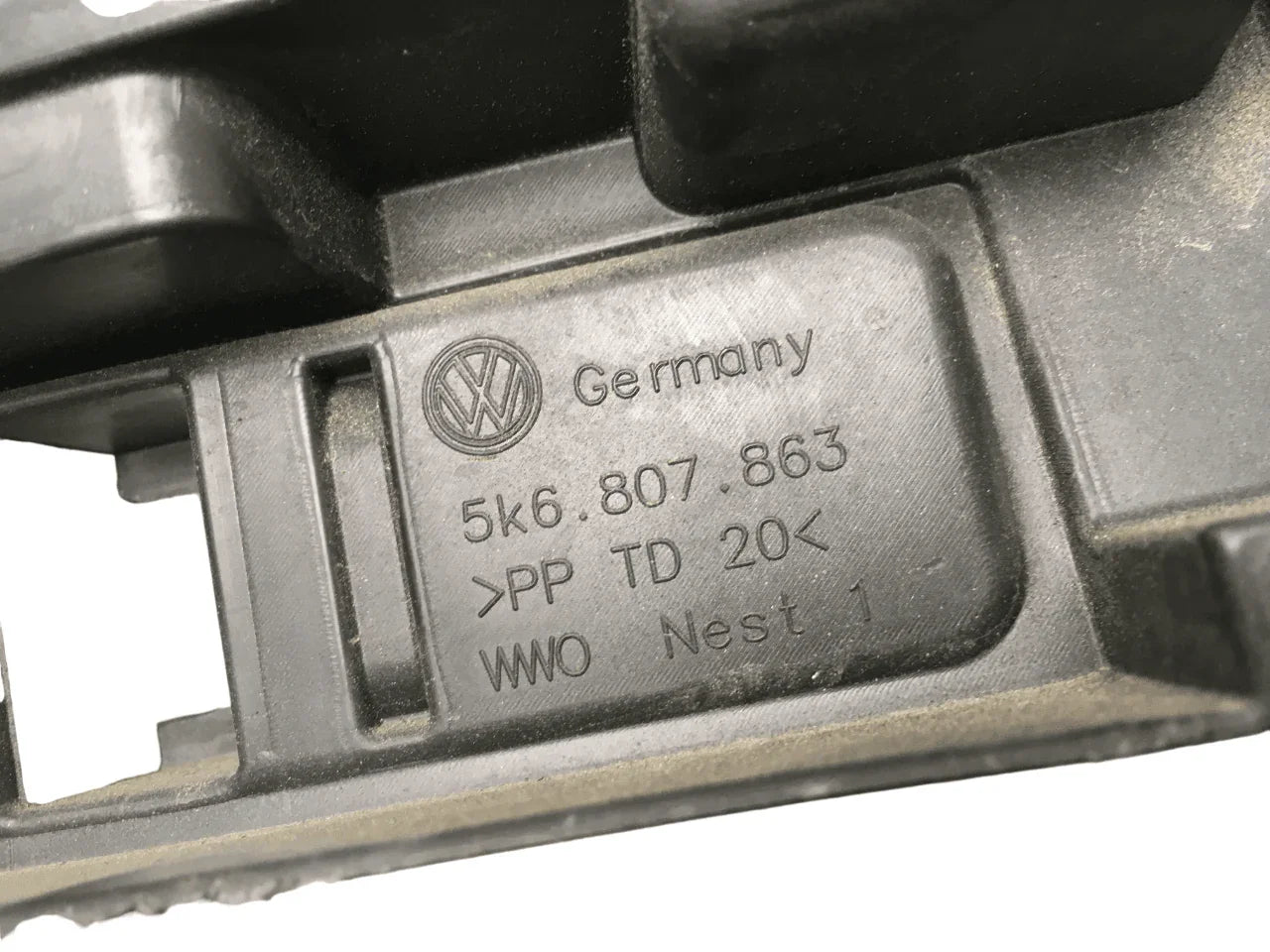 Soporte paragolpes central trasero VW Golf VI