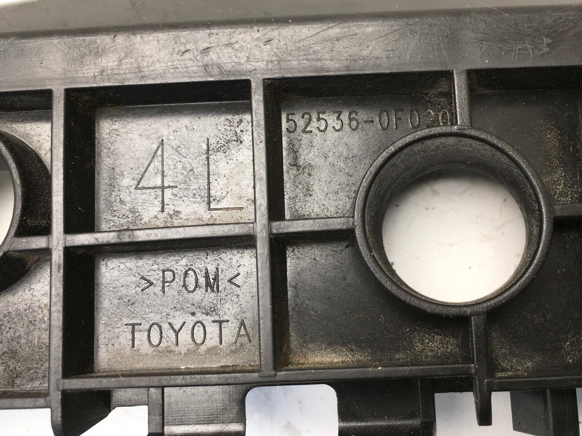 Soporte paragolpes delantero Toyota verso E12 - 525360F020