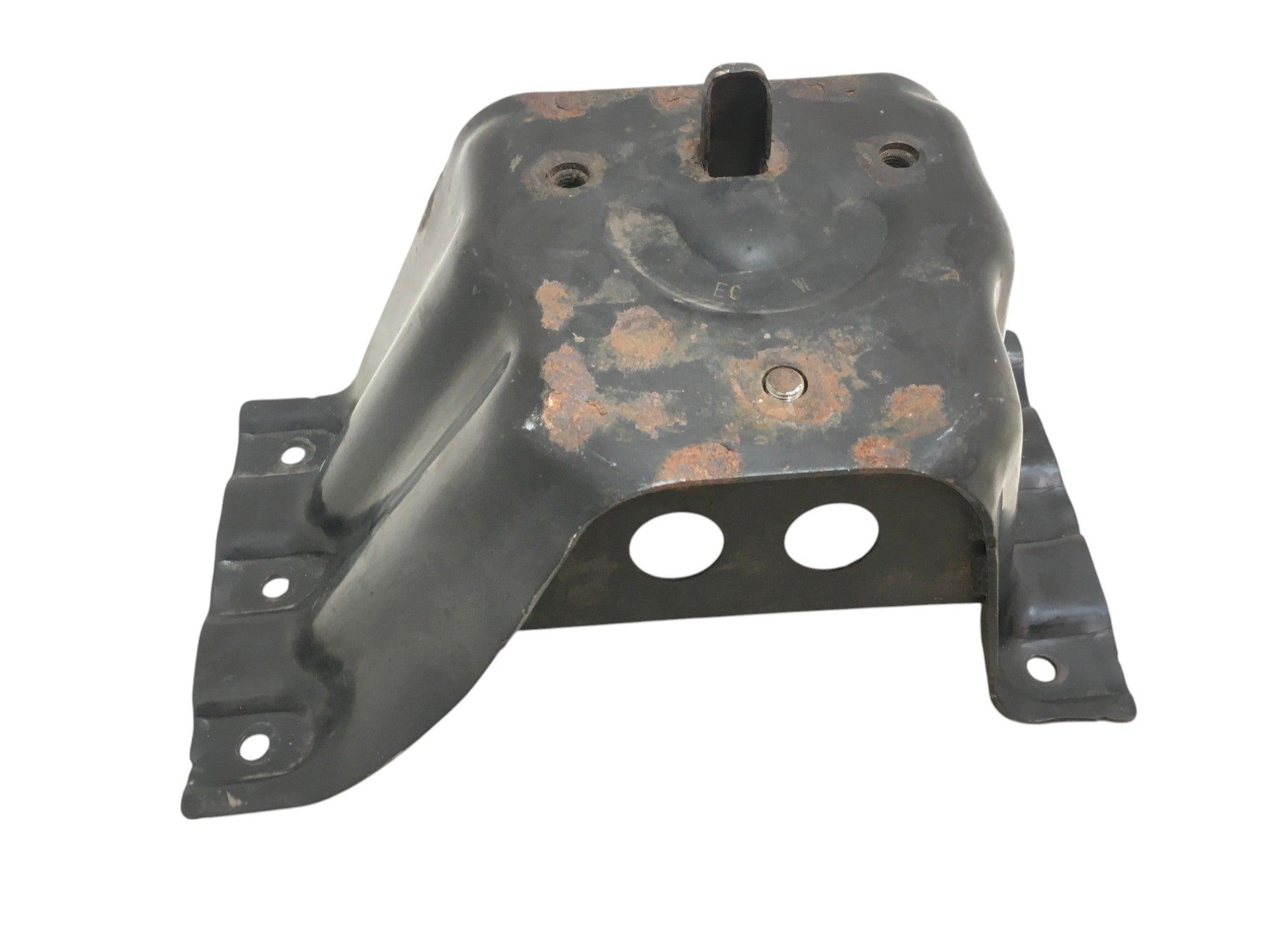 Soporte rueda Mitsubishi Montero V20 - 