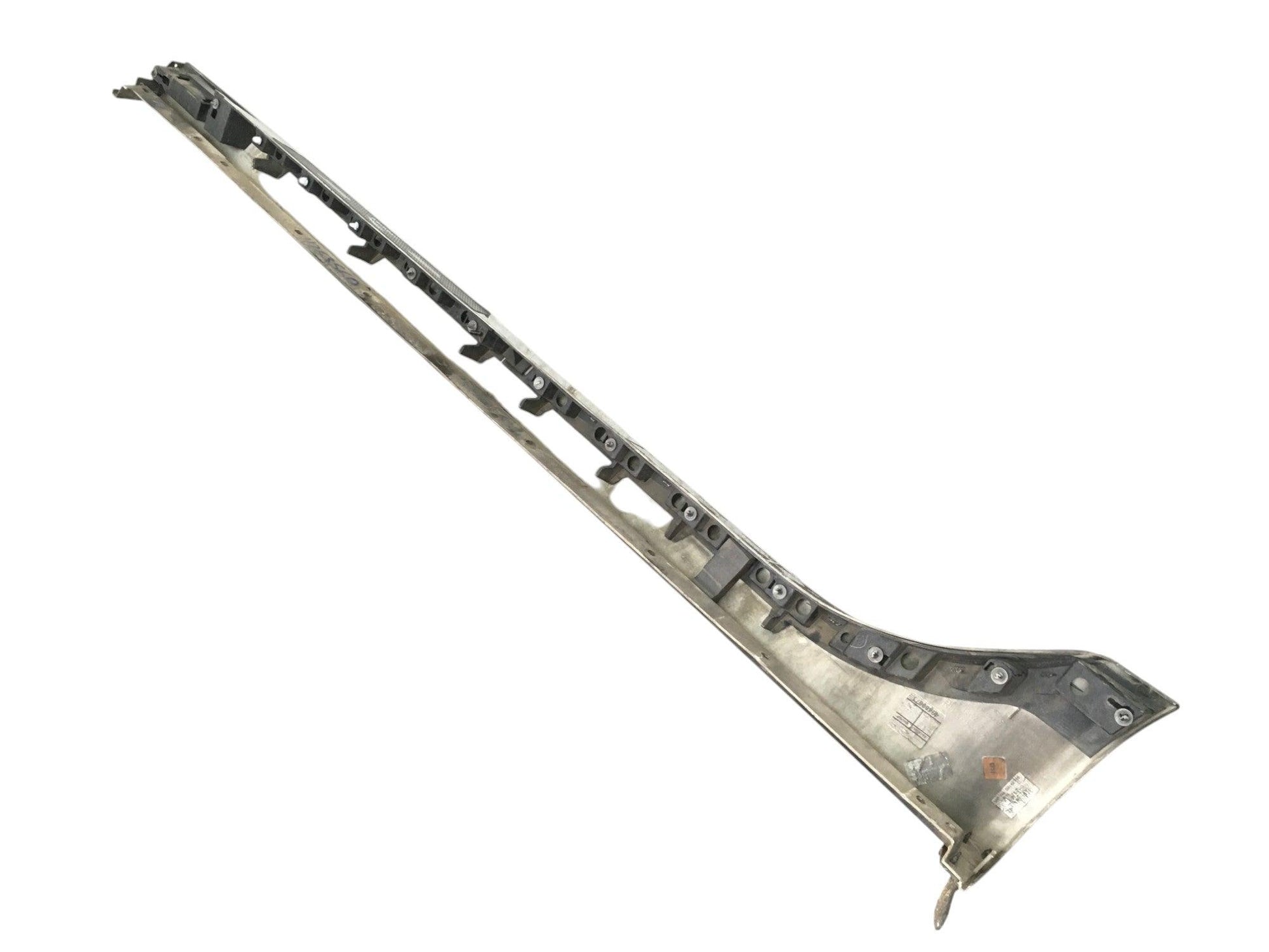 Talonera derecha Jaguar XE - GX73101D56AE