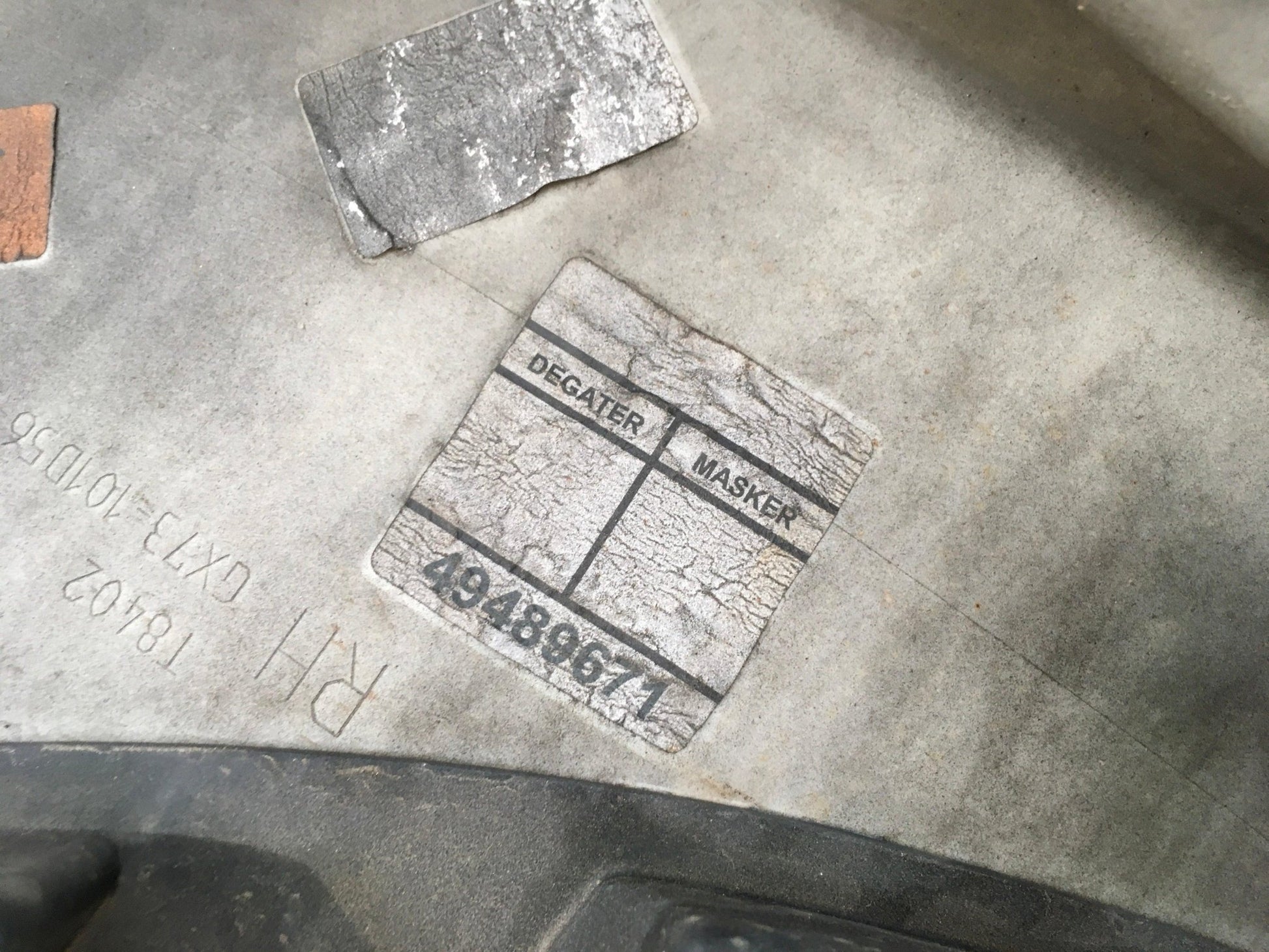 Talonera derecha Jaguar XE - GX73101D56AE