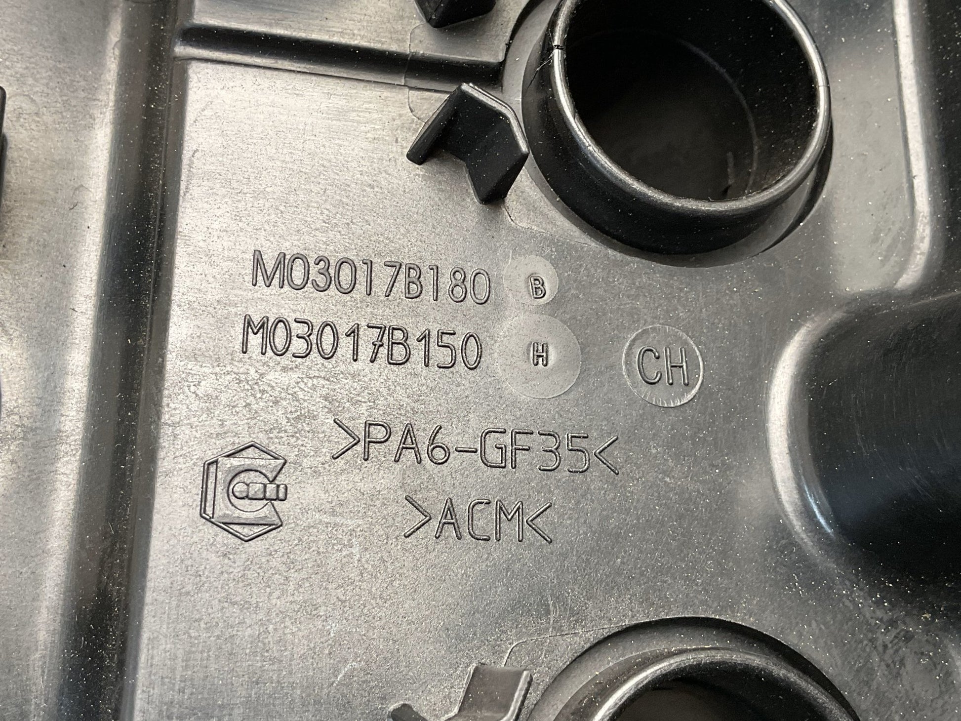 Tapa Balancines PSA M03017B180 - M03017B180