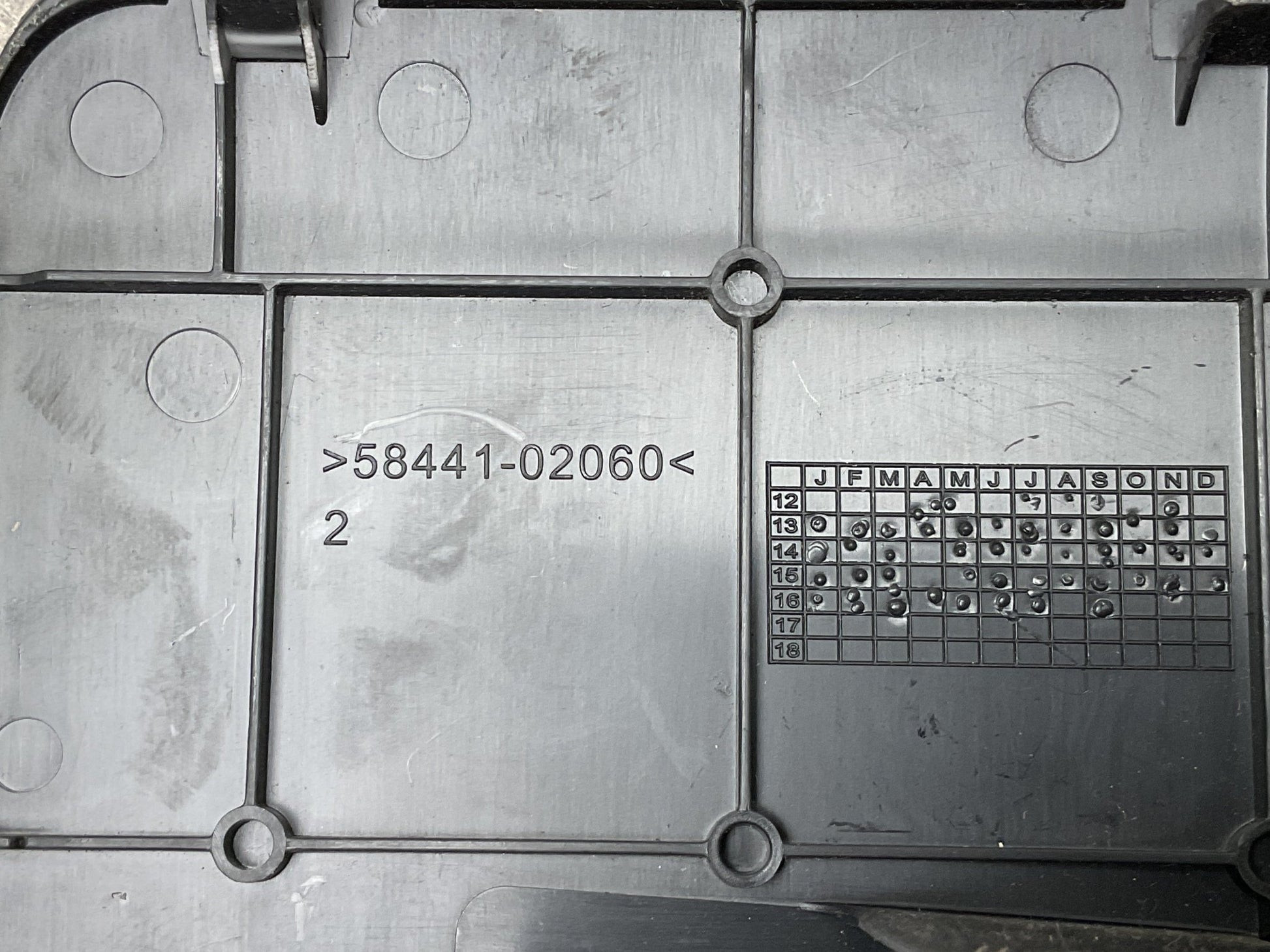 Tapa bateria Toyota Auris 12-18 - 5844102060