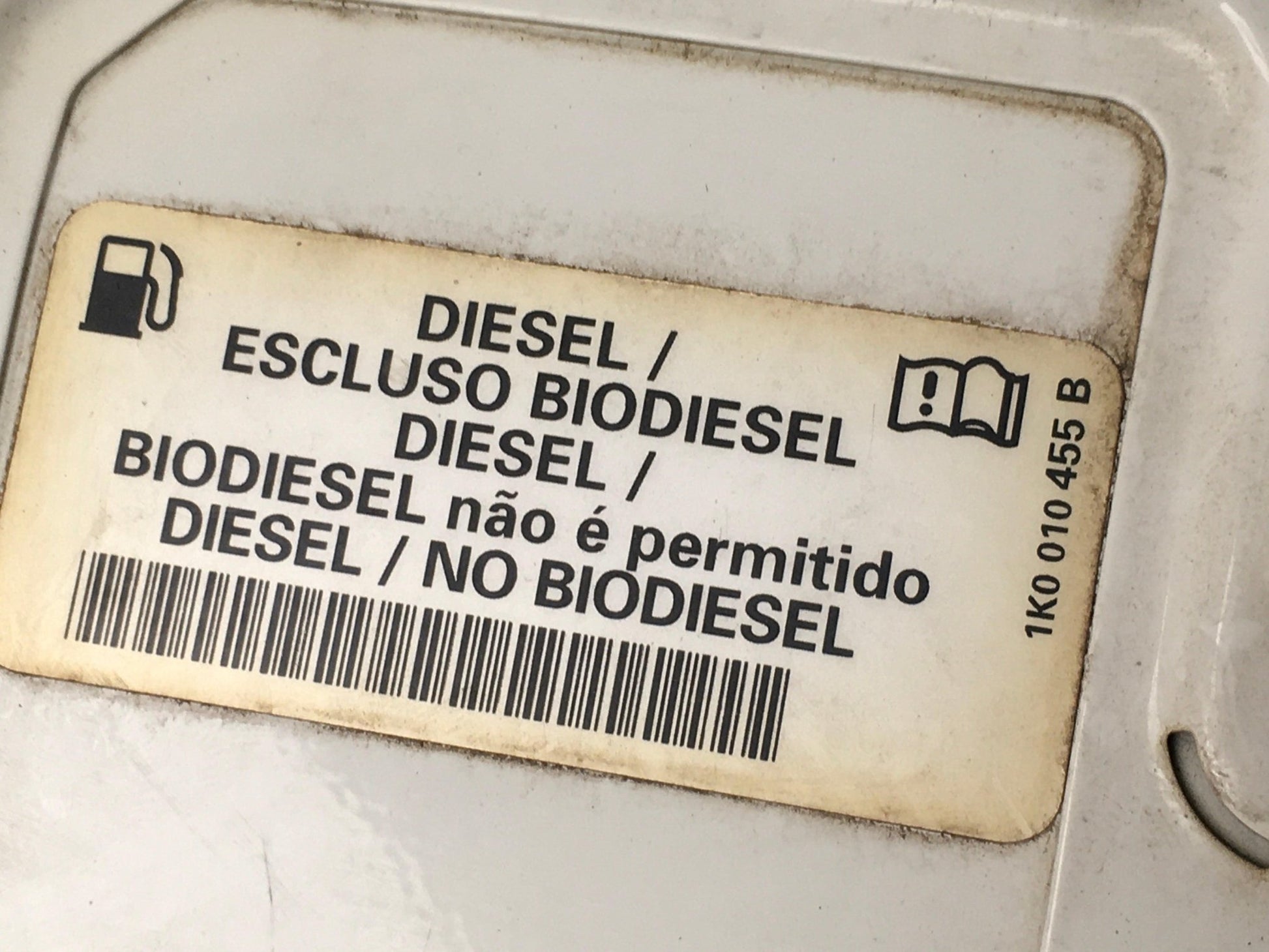 Tapa Combsutible VW Caddy III - 2K0809905B