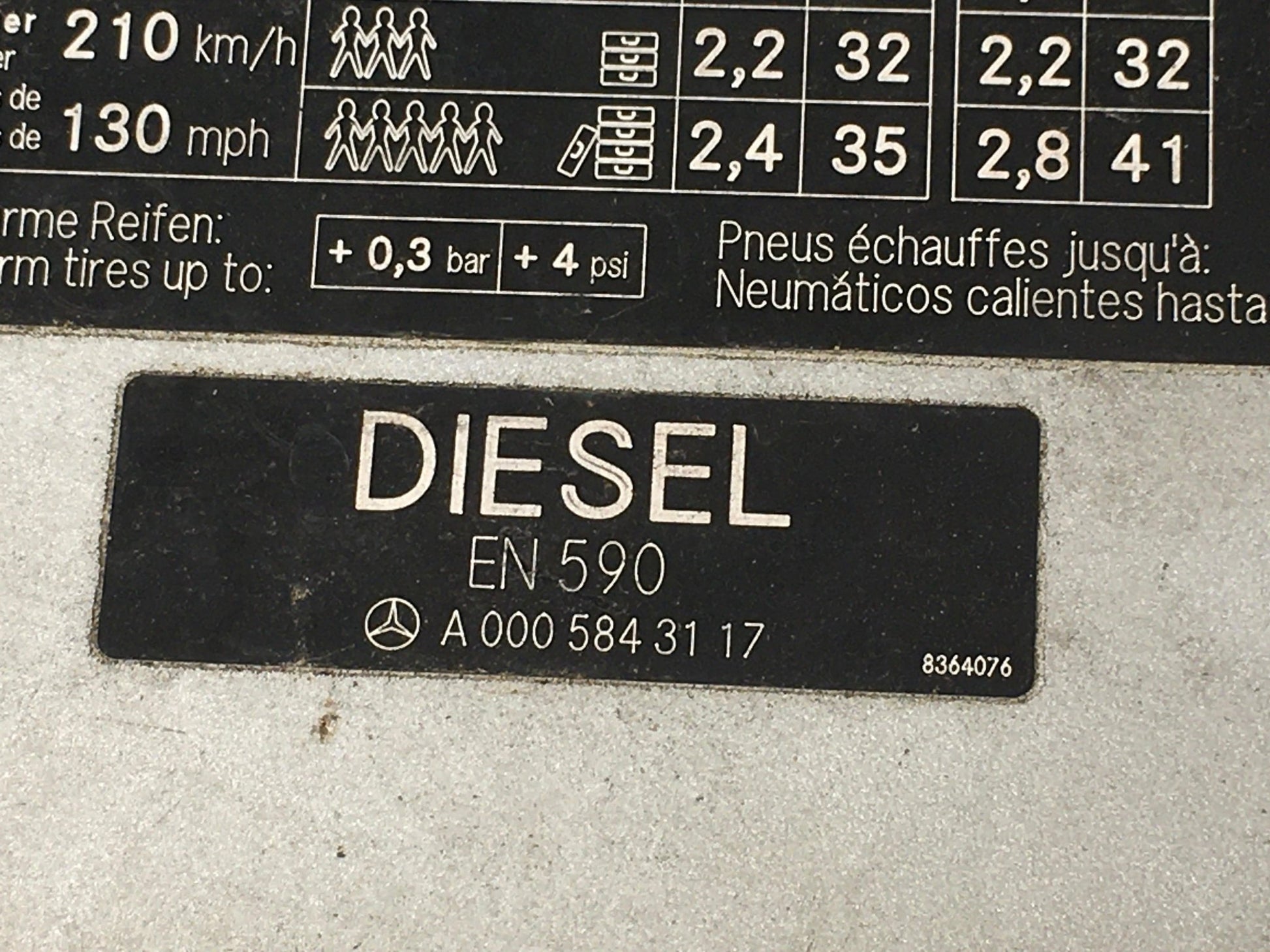 Tapa combustible Mercedes E W211 - A0005843117