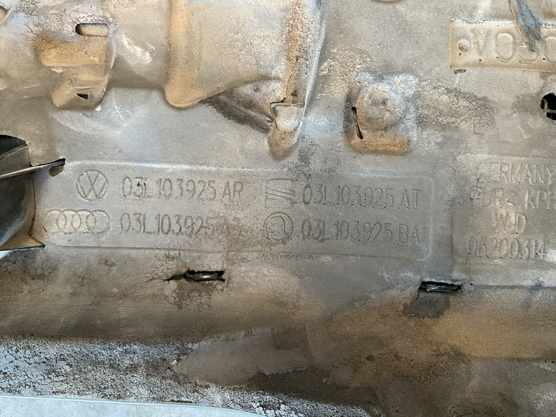 Tapa Motor Skoda Fabia II (5J2) 10-14 - 03L103925BA