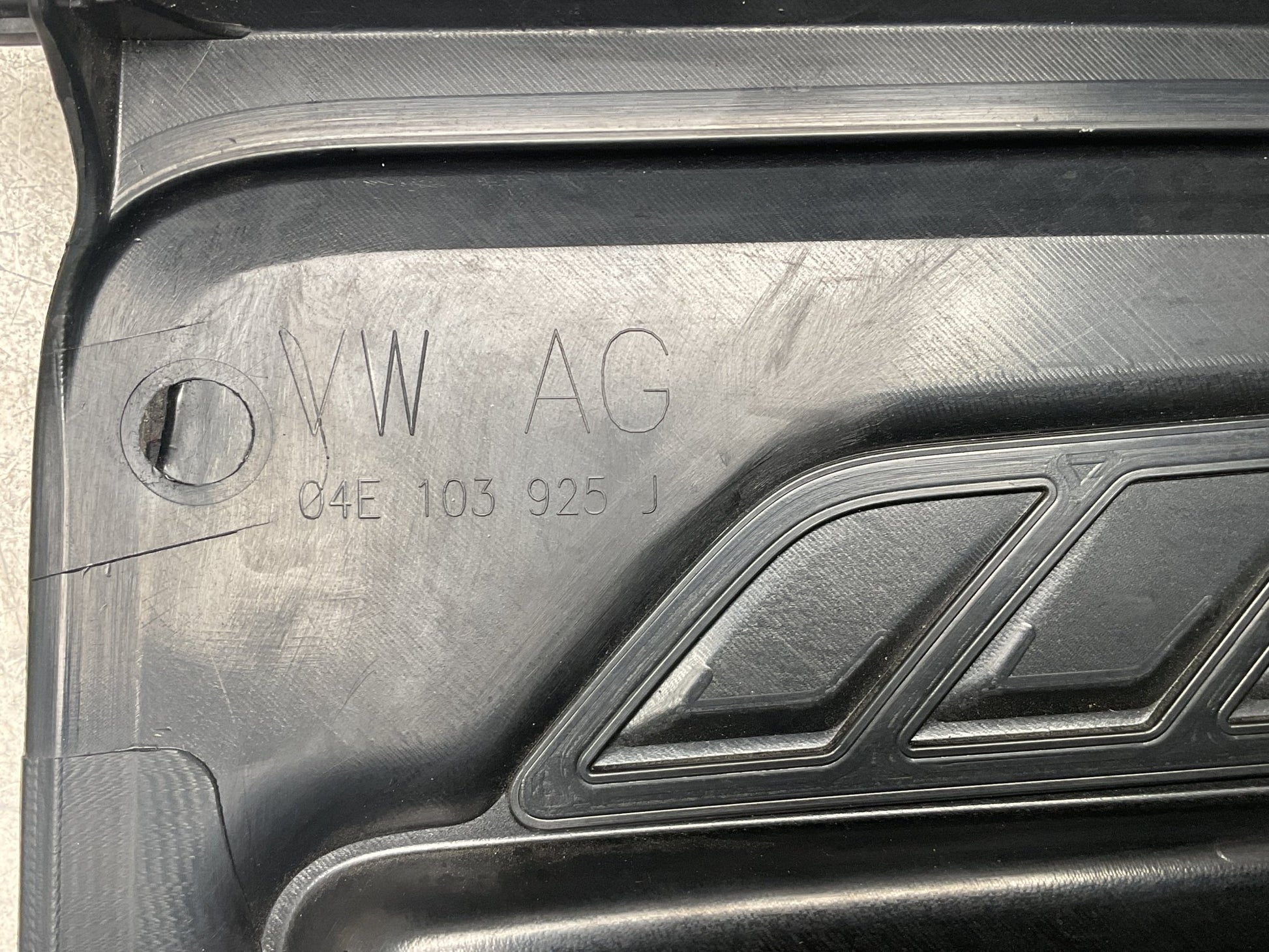 Tapa motor VW 04E103925J - 04E103925J