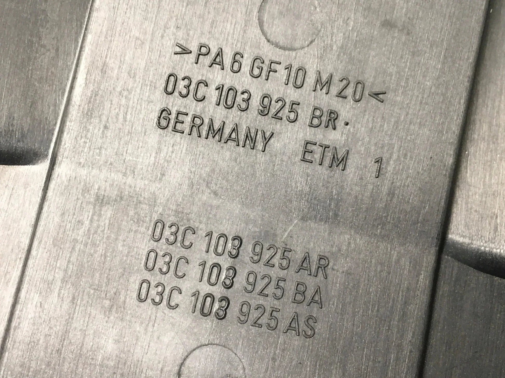Tapa motor VW 1.4 TSI 03C103925